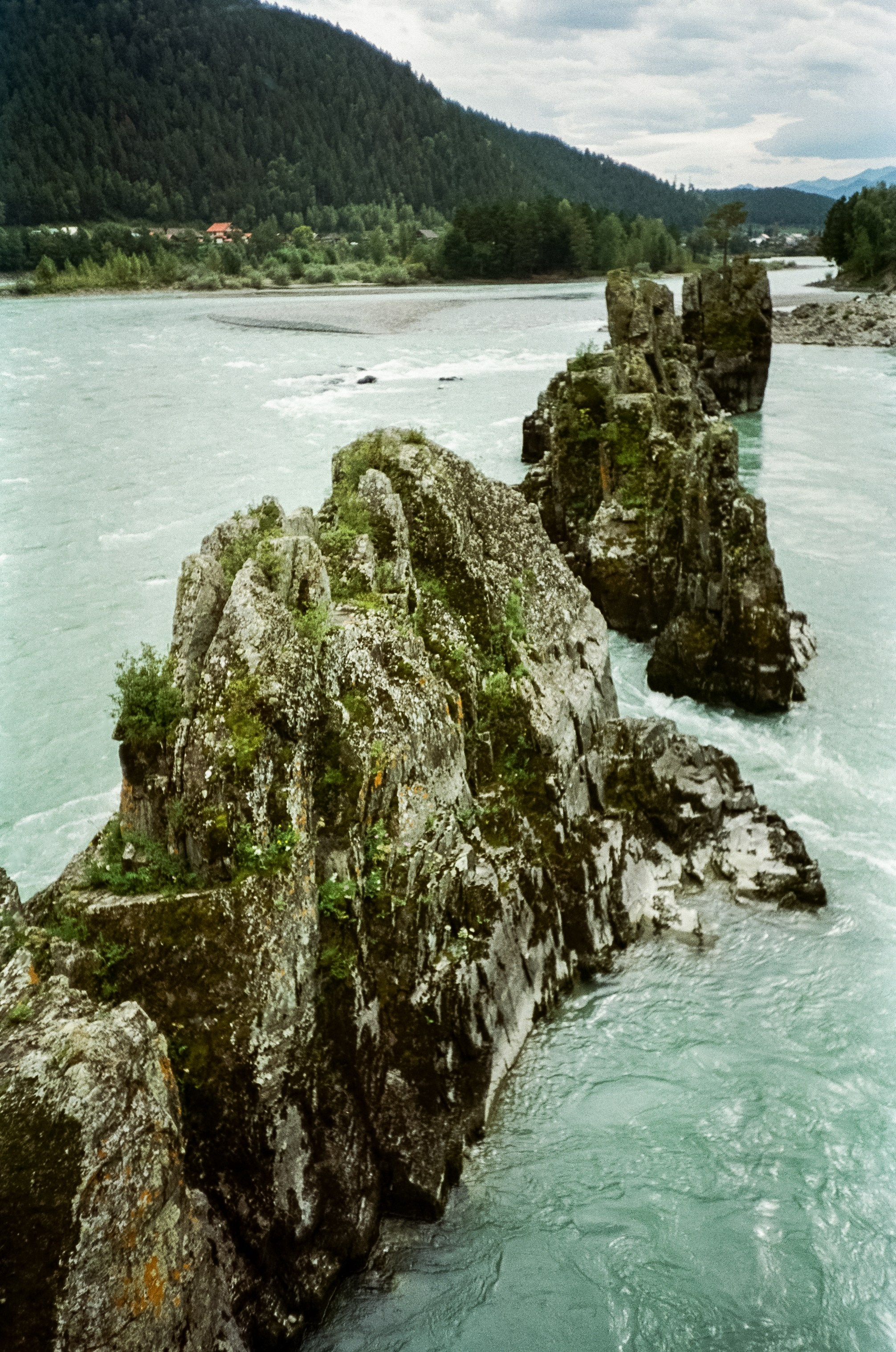 Зубы Дракона. Подвесной мост, скалы и Катунь. Фотограф-документалист Мария Осокина