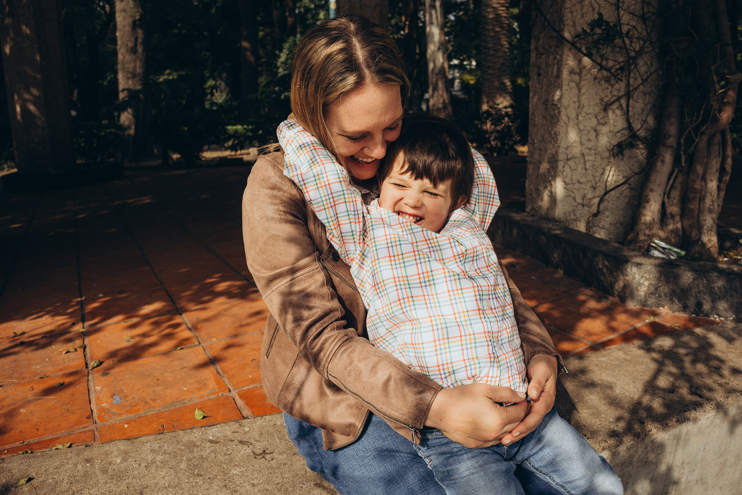 Sesión de fotos de mama e hijo en el Parque México, Condesa, Ciudad de México. Ирина Крохалева. Семейный фотограф в Екатеринбурге