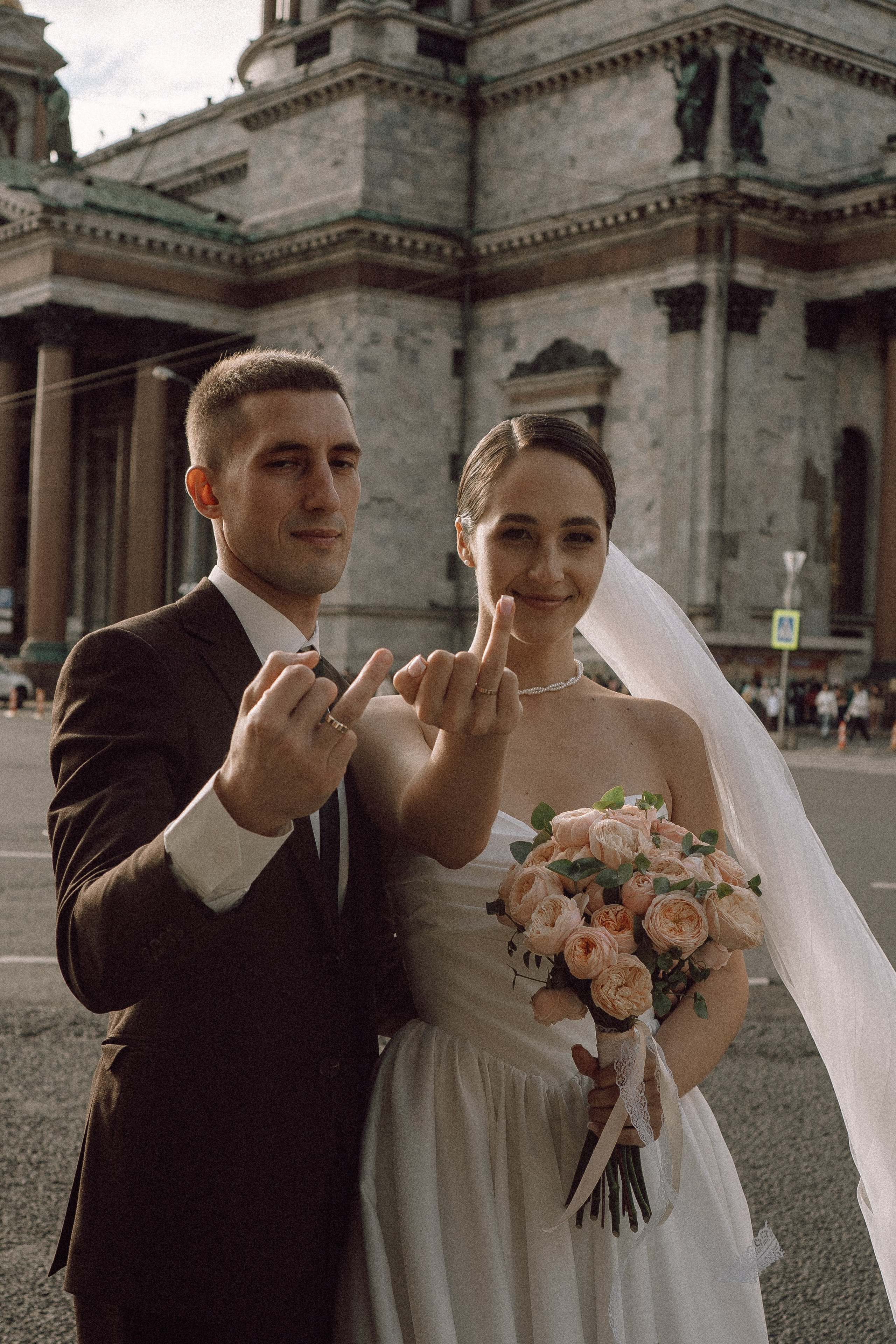 СВАДЕБНАЯ ПРОГУЛКА В САНТК-ПЕТЕРБУРГЕ (ИСАКИЕВСКИЙ СОБОР, ЗИМНЯЯ КАНАВКА, ЭРМИТАЖ И БОЛЬШАЯ МОРСКАЯ УЛИЦА). Профессиональный фотограф, Санкт-Петербург — Виктория Богомолова