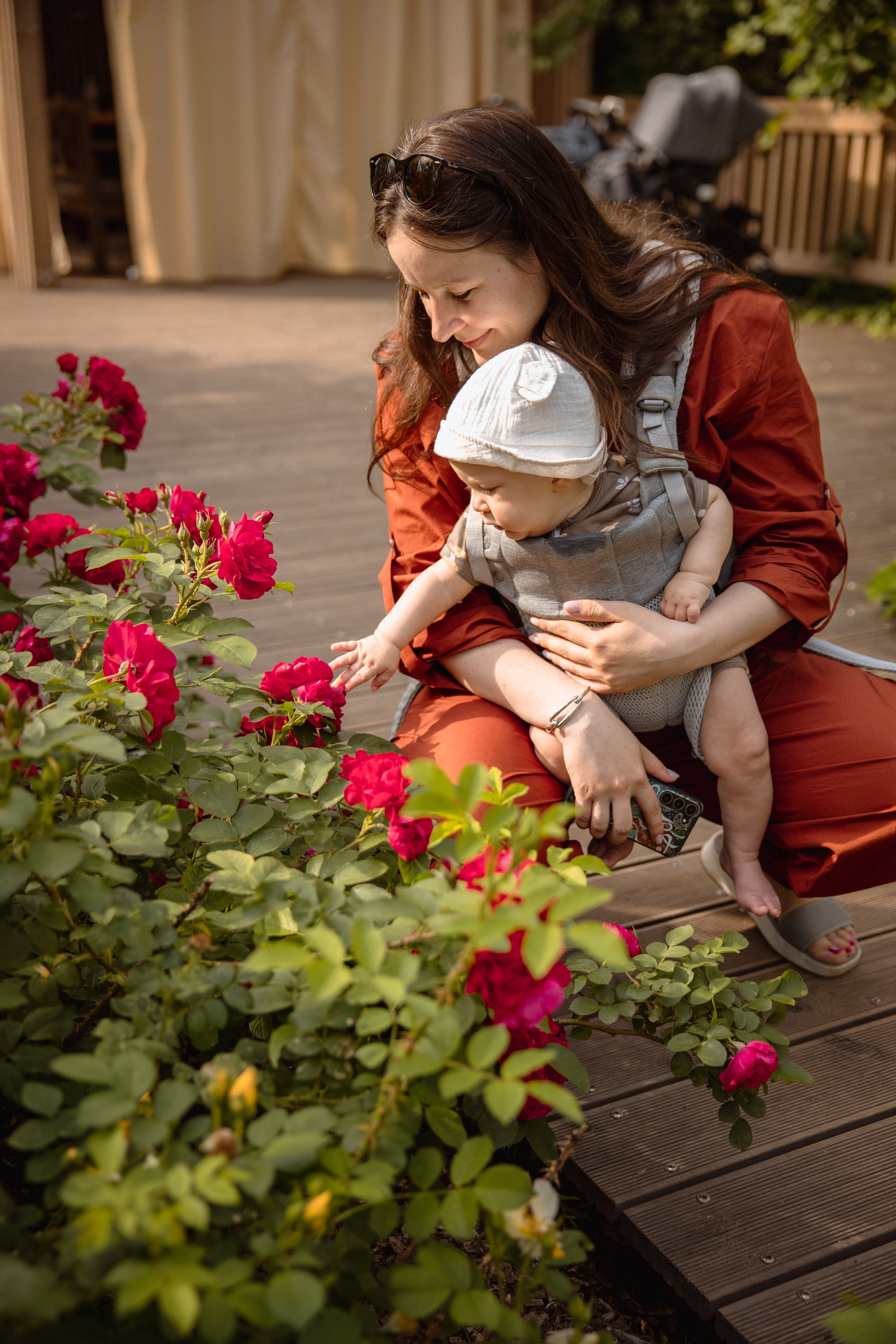 Настя с сыном у Alma-Mater. Ваш семейный newborn и lifestyle фотограф в СПБ Наталья Журавлева