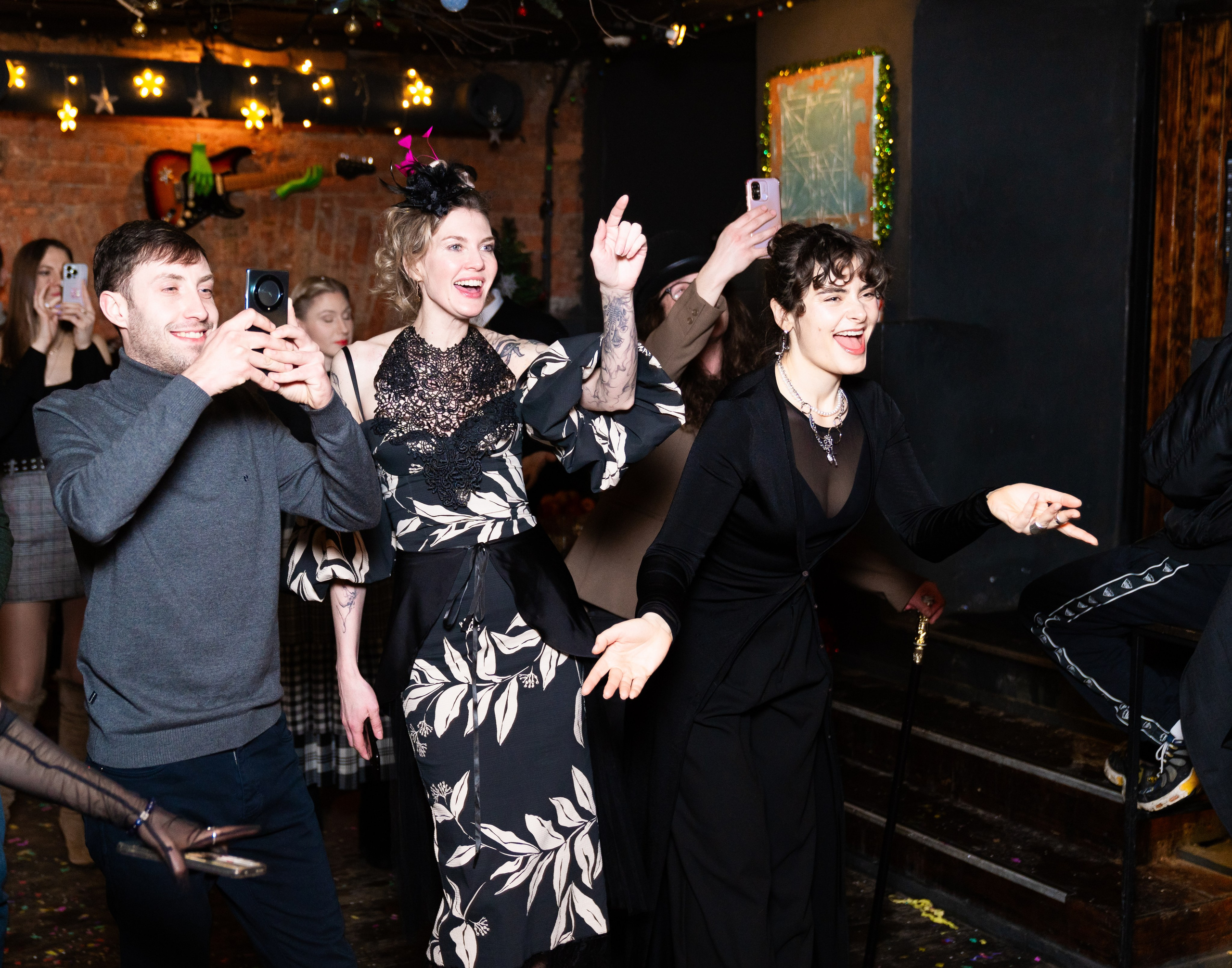 Новый год 2026. Новогодняя ночь 2026 в баре Дебошир (Debaser). Репортажный, street и urban фотограф в Санкт-Петербурге Мальцев Евгений