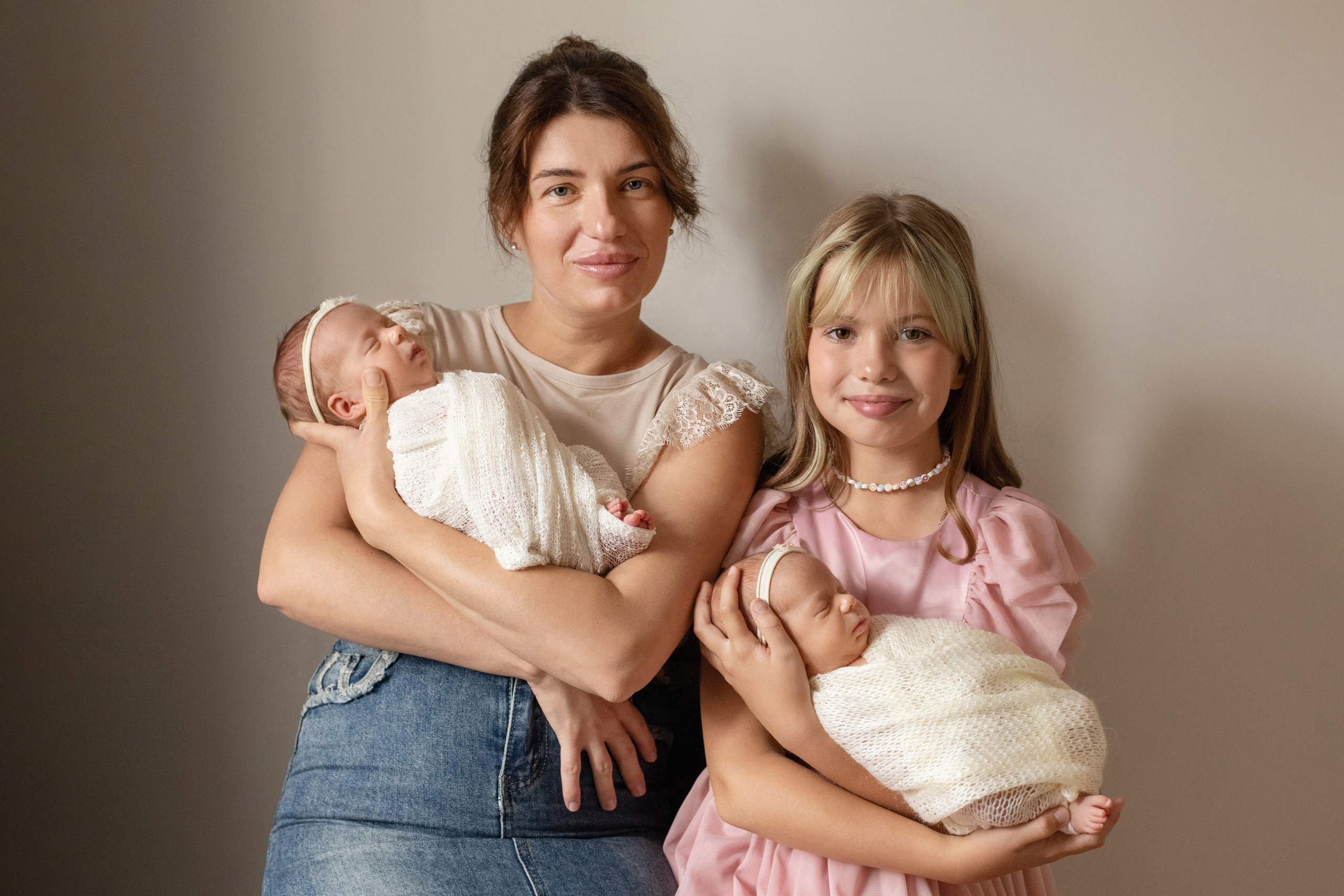 Александра и Есения. Фотограф новорожденных в Екатеринбурге Татьяна Продан