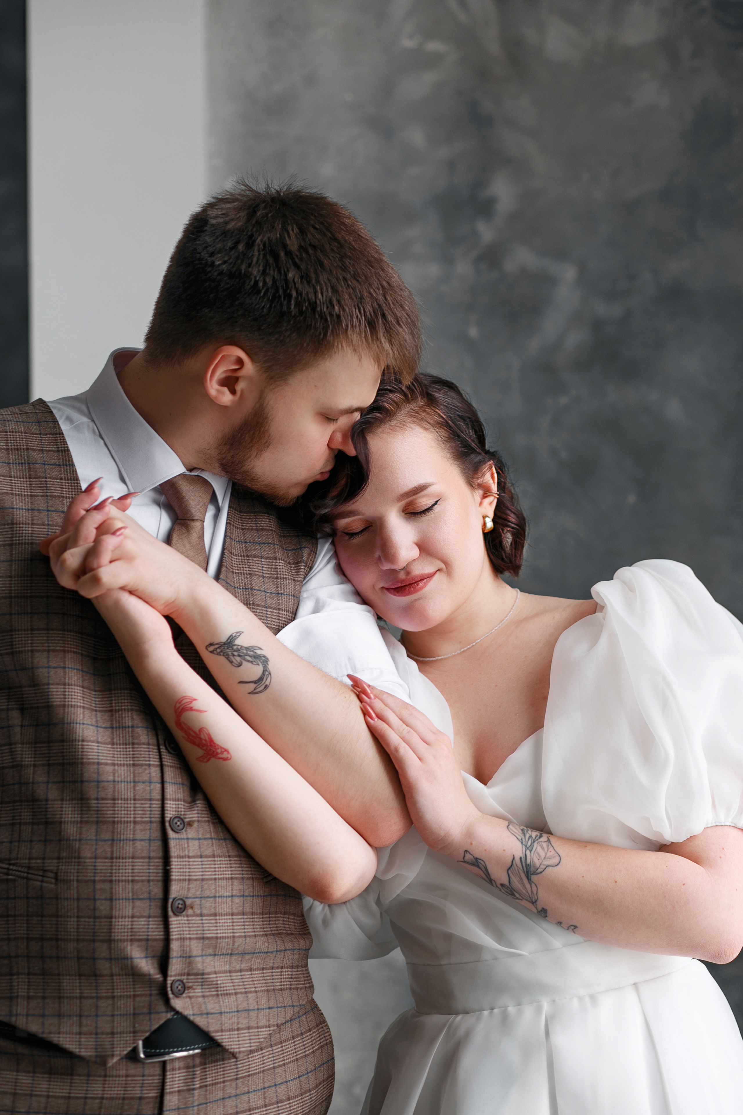 Свадебная фотосессия в студии «Atop». Фотограф в  г. Новосибирск