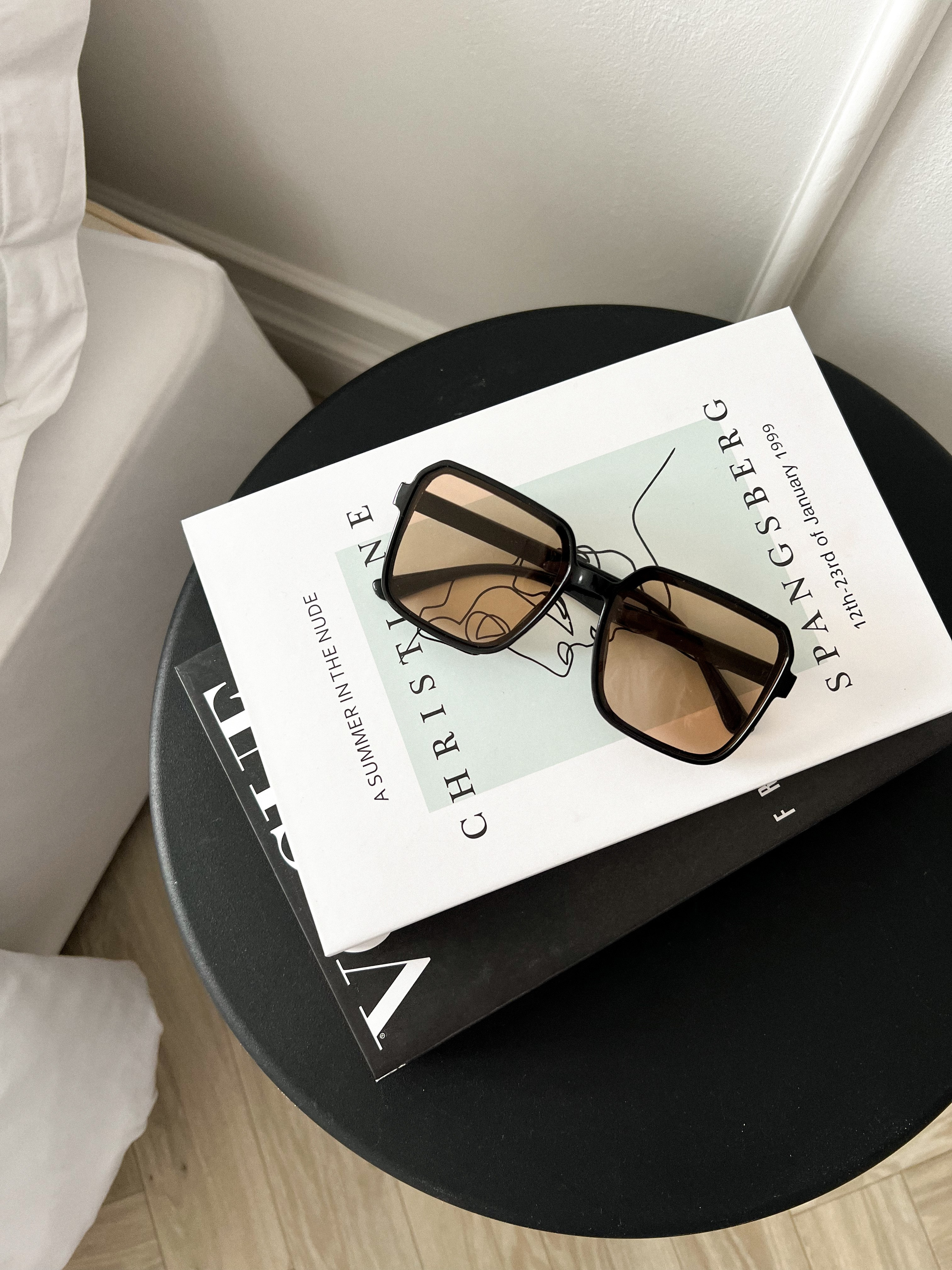 Фотосъемка солнцезащитных очков Екатеринбург Wildberries ВБ Ozon Озон предметная съемка Екб заказать цена фотосъемка товара WB очки предметк. Фотограф Екатеринбург Анастасия Жерновская | Маркетплейсы и нейрофото