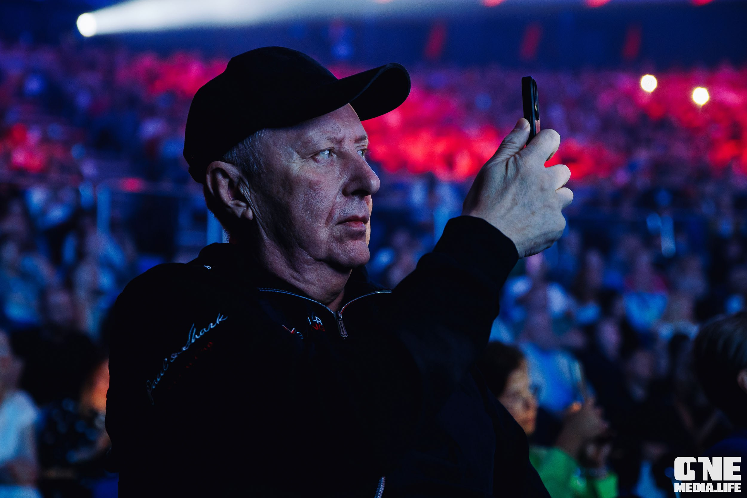 Фоторепортаж с концерта Эмина в Янтарь Холле. One Media Life: фоторепортажи, фотоотчеты с мероприятий и заведений