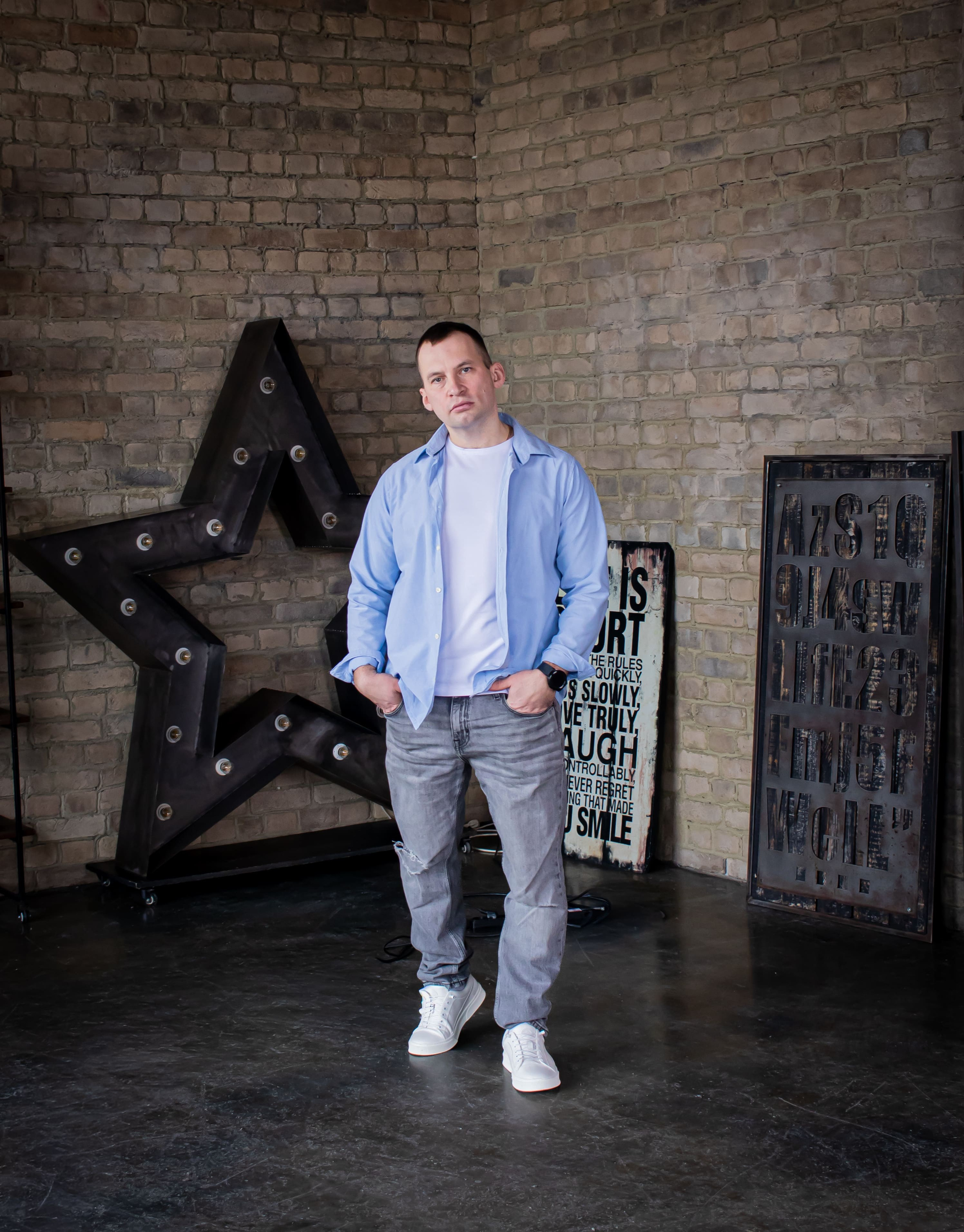 Мужской портрет в полный рост в студии, деловой стиль, Красногорск, фотограф Карасёва Елена