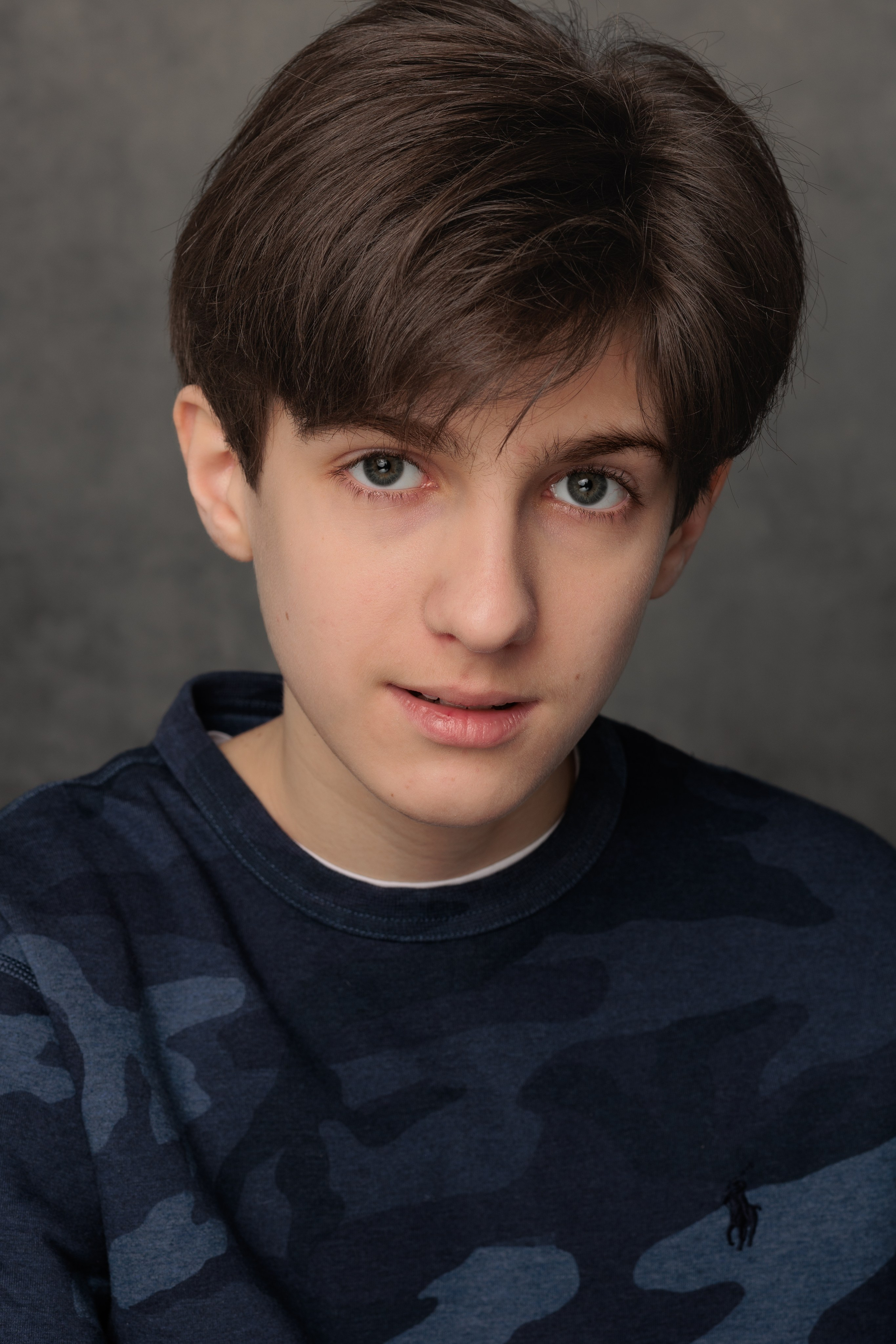 АРТЕМ. Я фотограф из Москвы к Вашим услугам