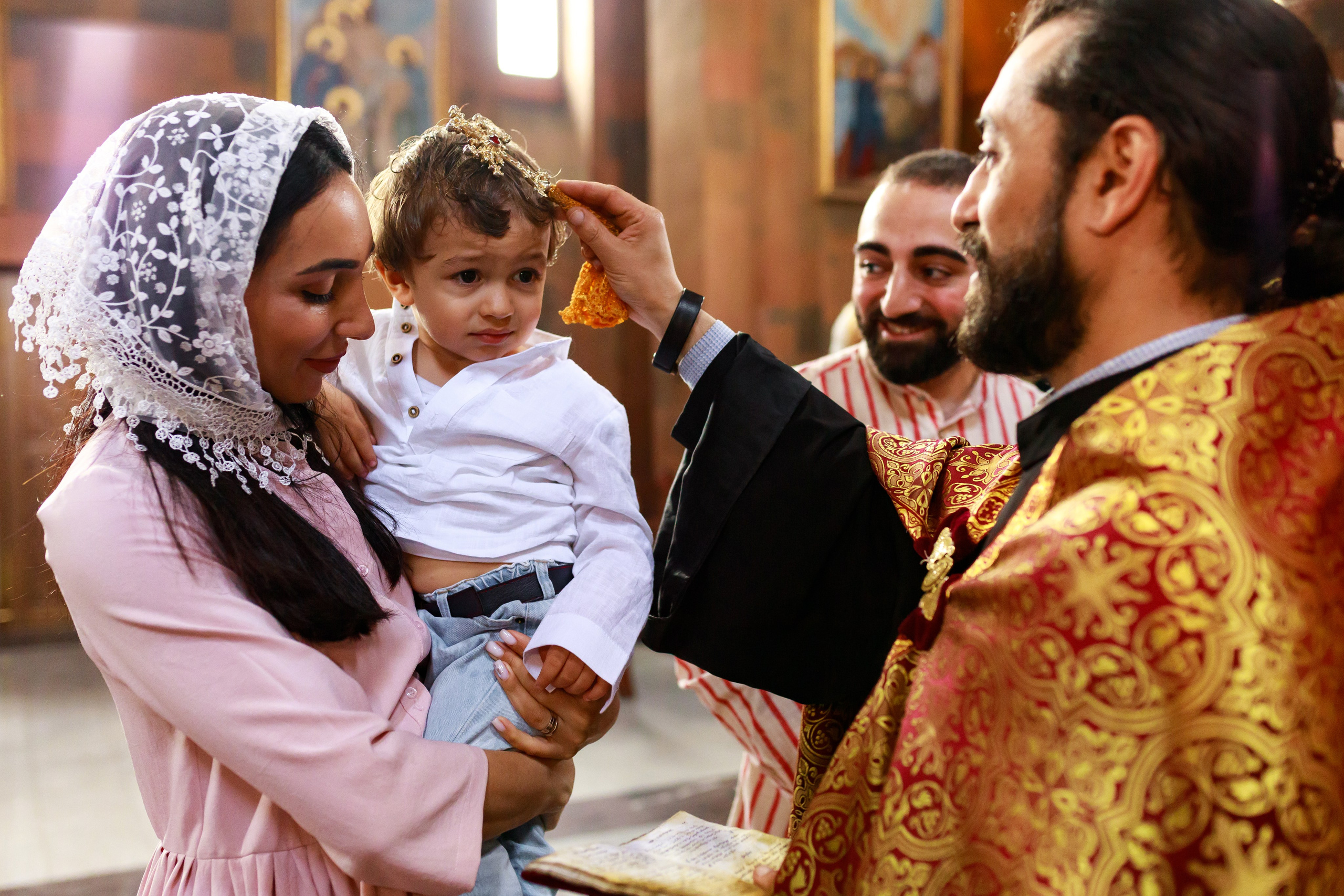 Таинство Крещения в Армянской церкви. Фотограф Тверь. Свадебные, семейные, индивидуальные фотосессии