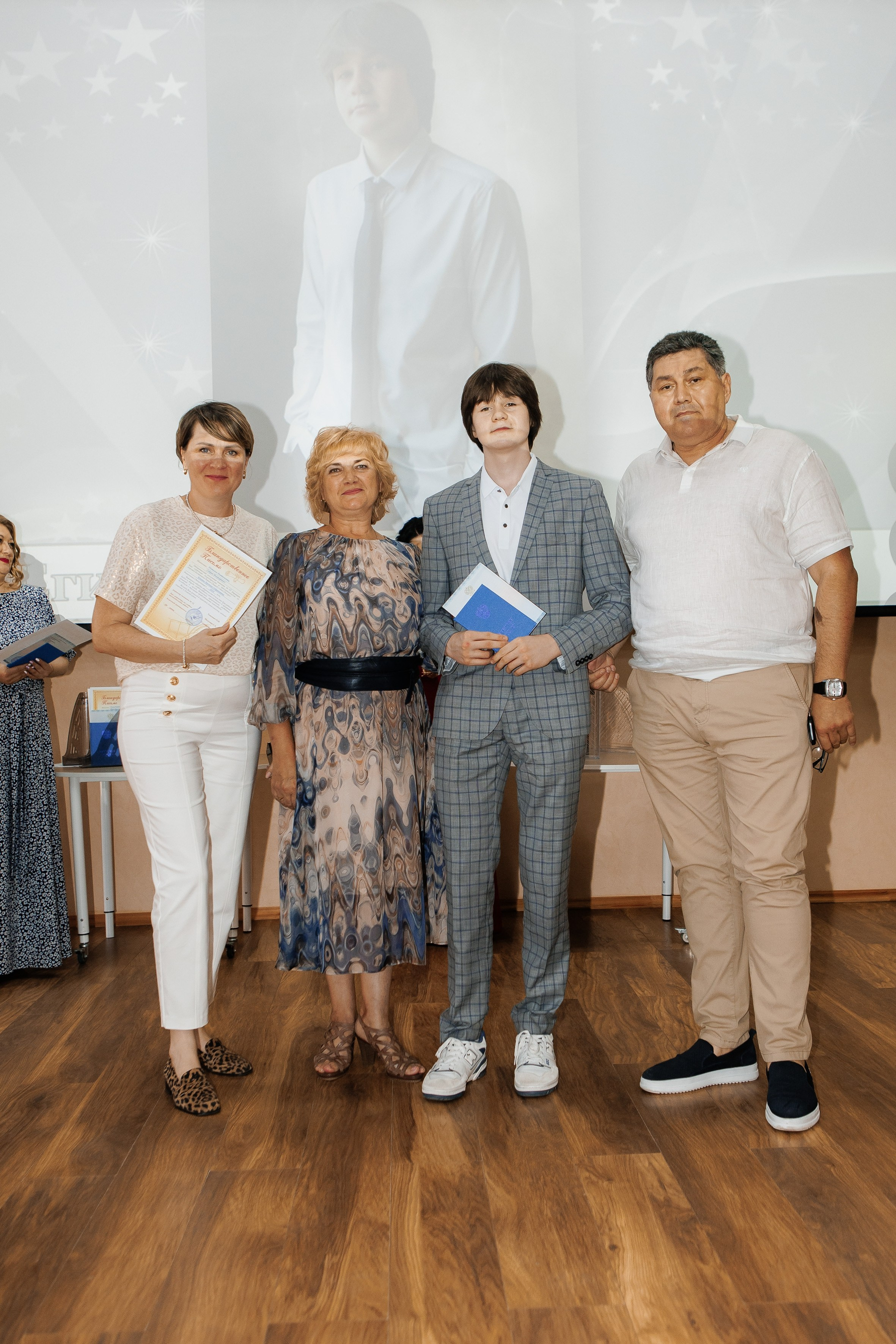 Выпускной Гимназия 12 2024 г. Свадебный и портретный Фотограф в Липецке Дмитрий Котюков