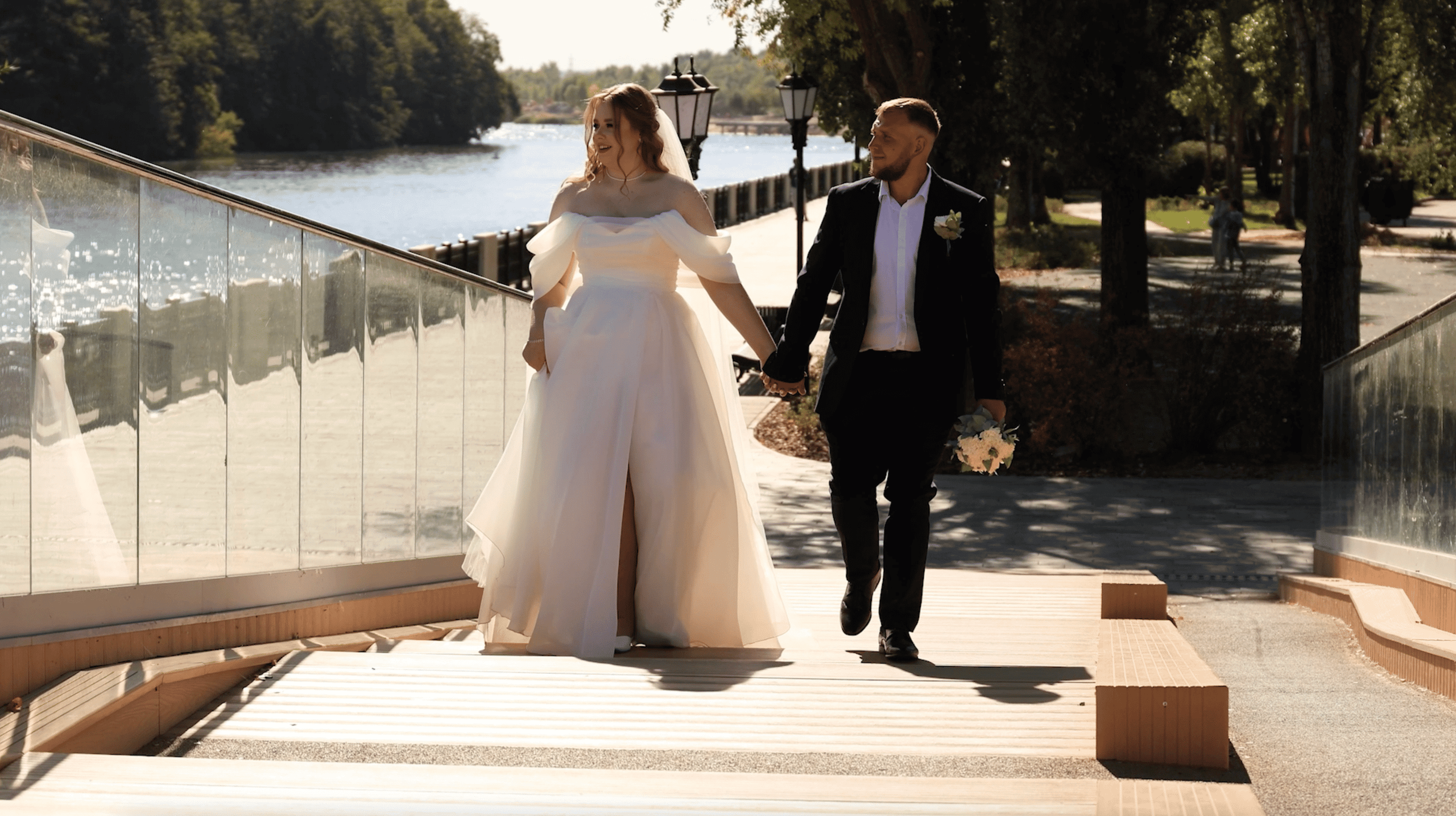 прогулка молодоженов на набережной Воронежа