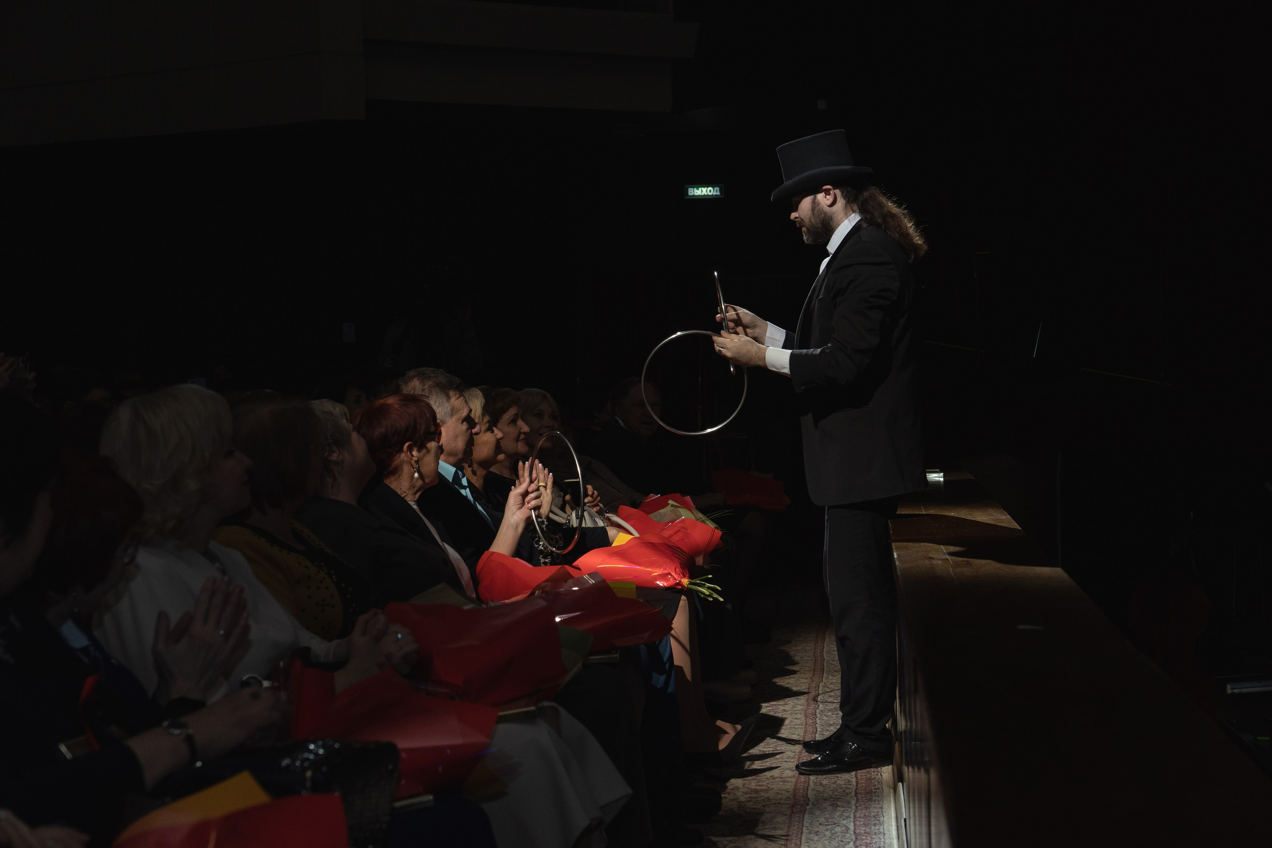 Музыкальный театр. Занимаюсь профессиональной фотографией и живу рядом с Байкалом. Работаю в разных жанрах