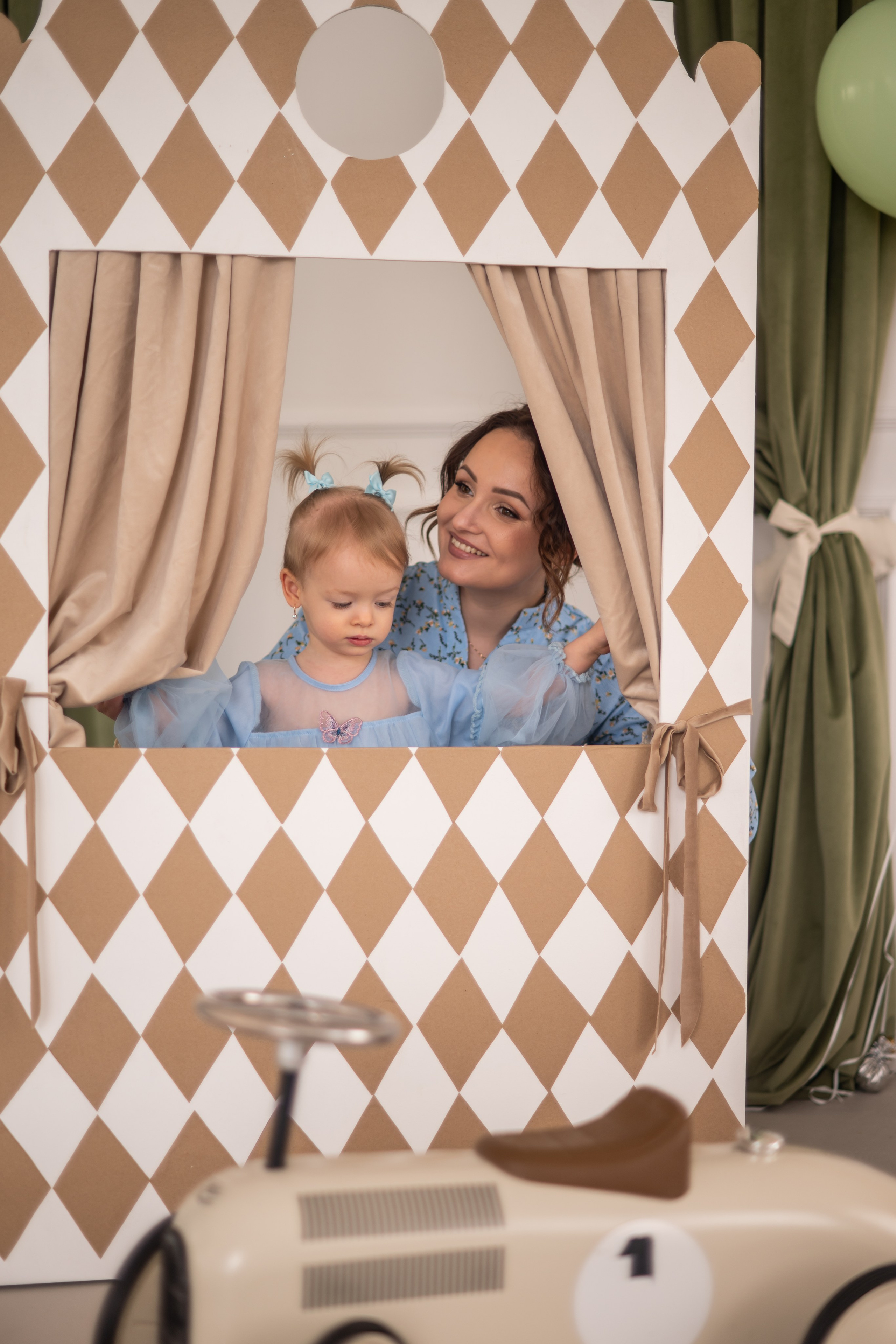 Александр и Анастасия и доченька Юлечка (1). Я Ольга Казанцева, фотографирую снимаю ваши киноистории и печатаю фото и цифровые портреты на холсте