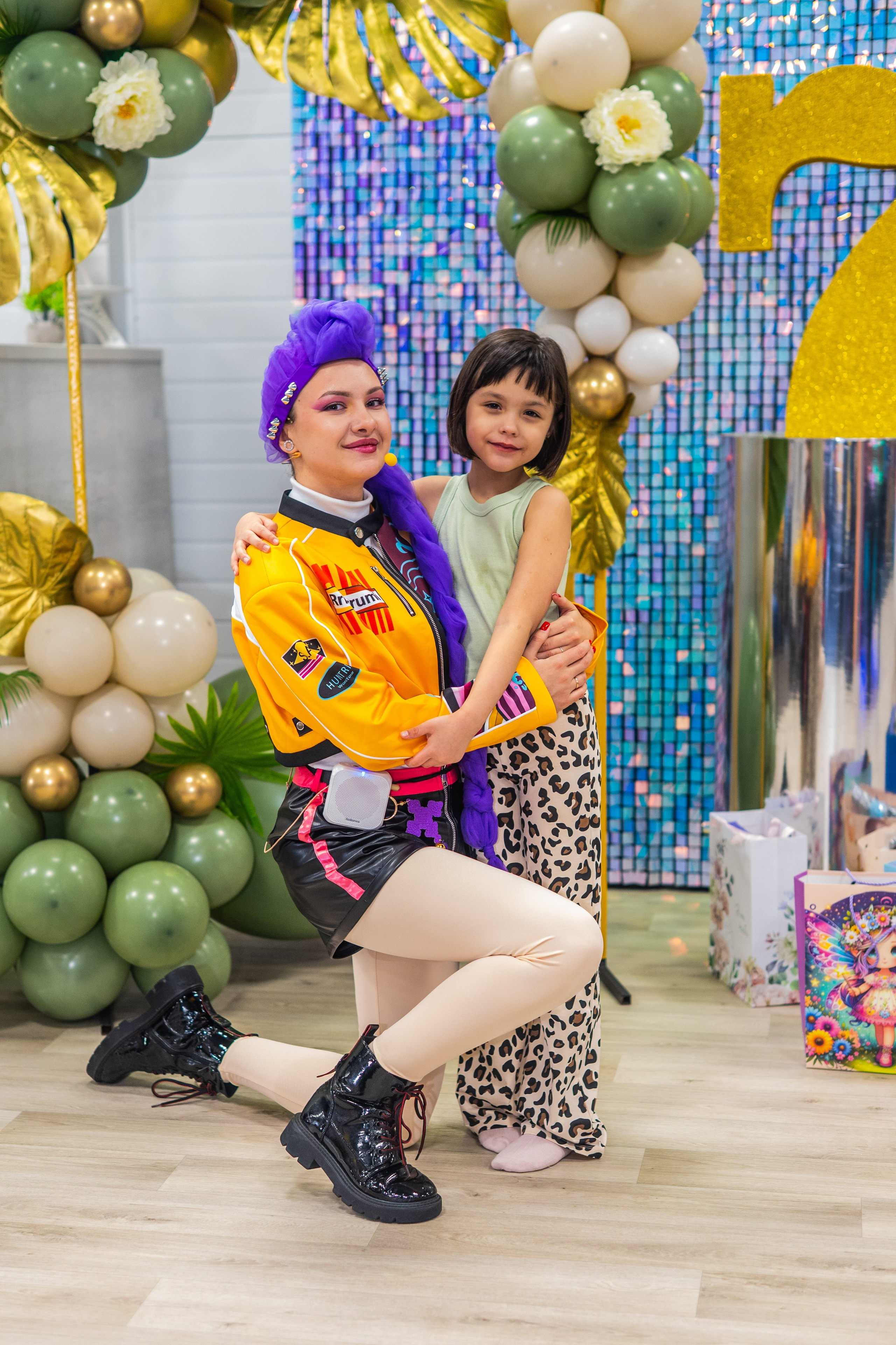 День Рождения Аленочки в Ниндзя Кидс в гости к ней пришла Супер Звезда Руми. Я Ольга Казанцева, фотографирую снимаю ваши киноистории и печатаю фото и цифровые портреты на холсте