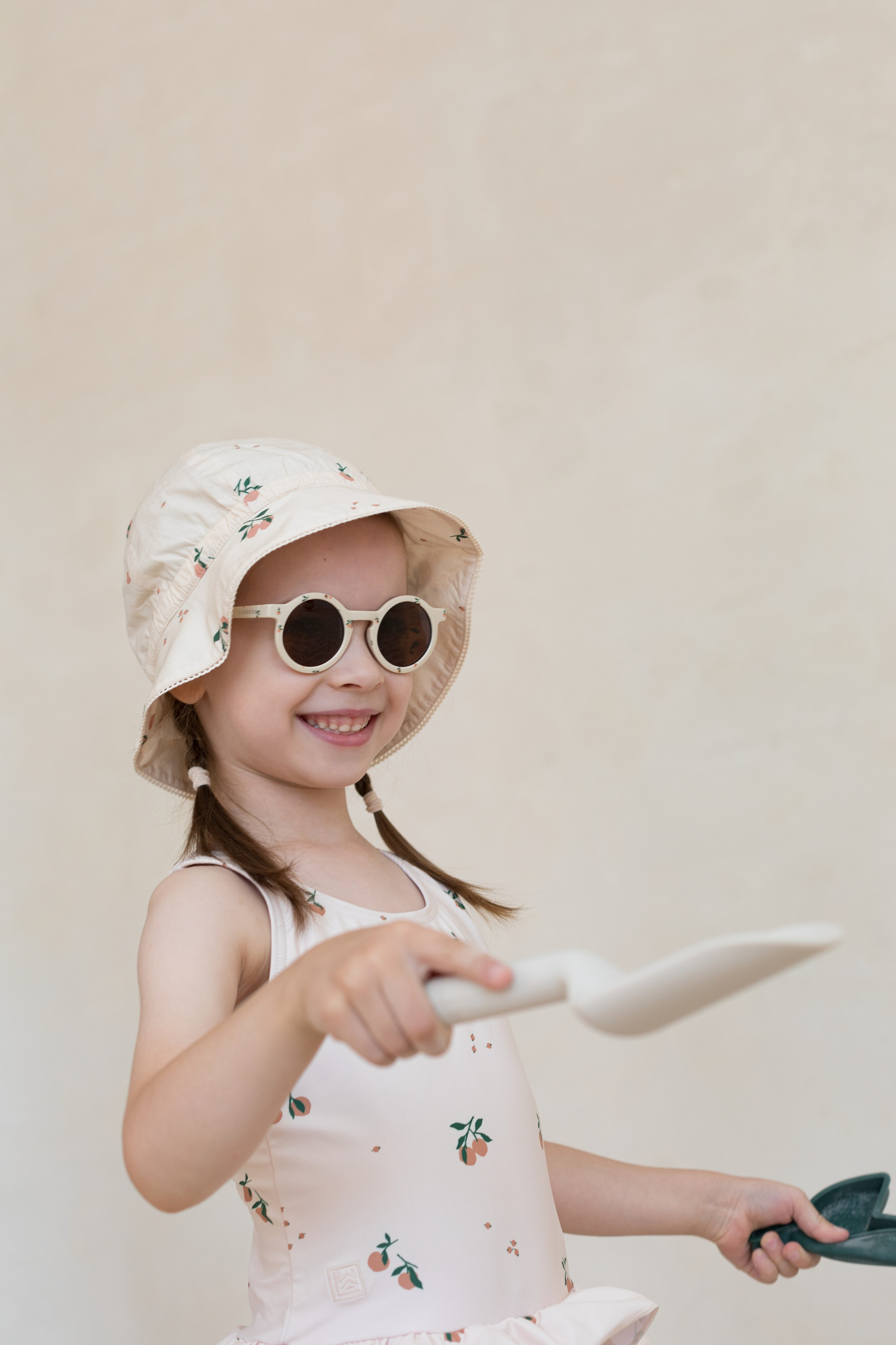 Фотосессия в песке для детского бренда. Детский и контент фотограф Надя Волкова Санкт-Петербург