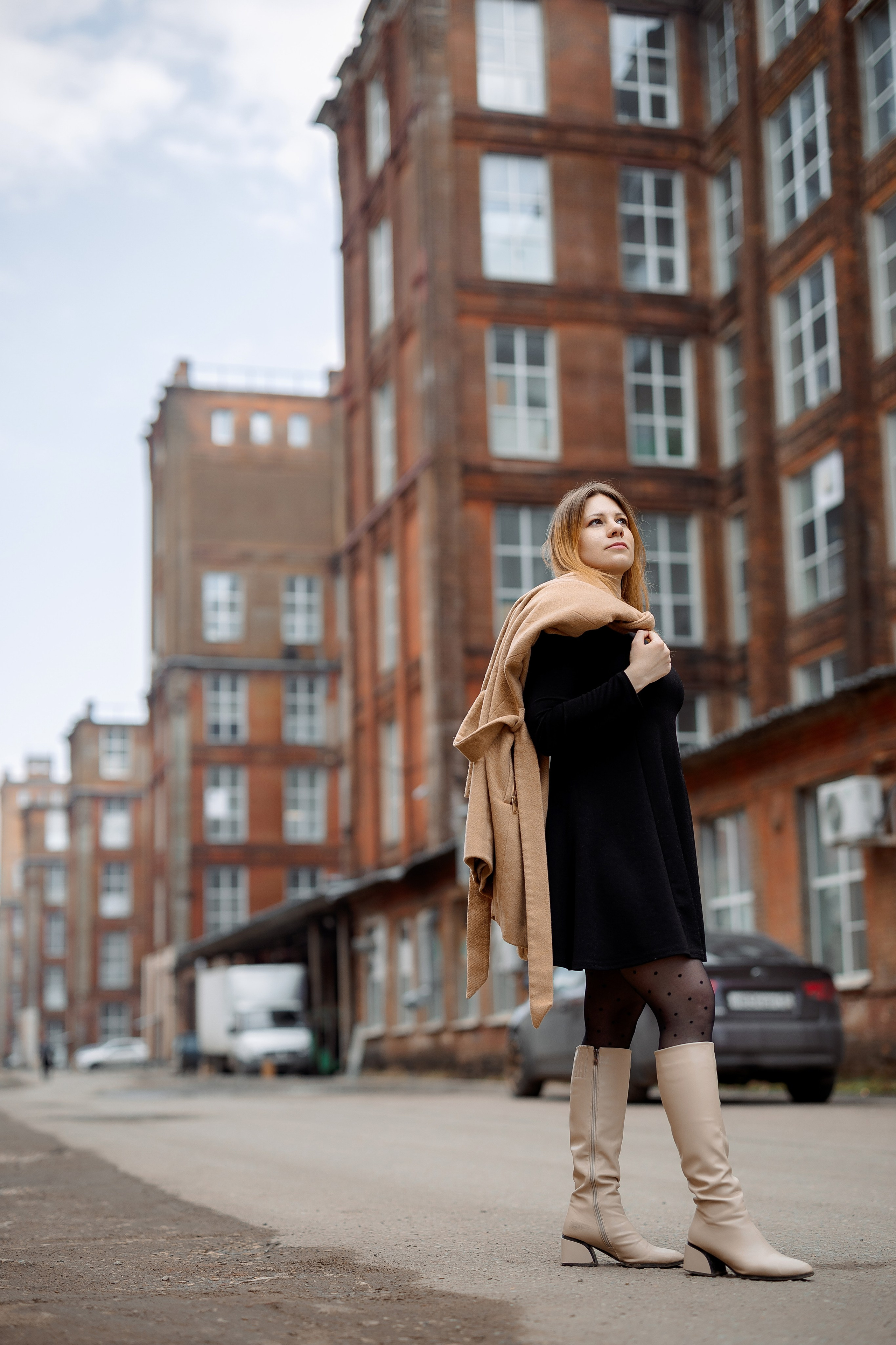 Настя на территории завода «Зингер». Александр Антонов. Профессиональный свадебный, репортажный фотограф в Москве, Подольске. Фото+Видео на любой праздник