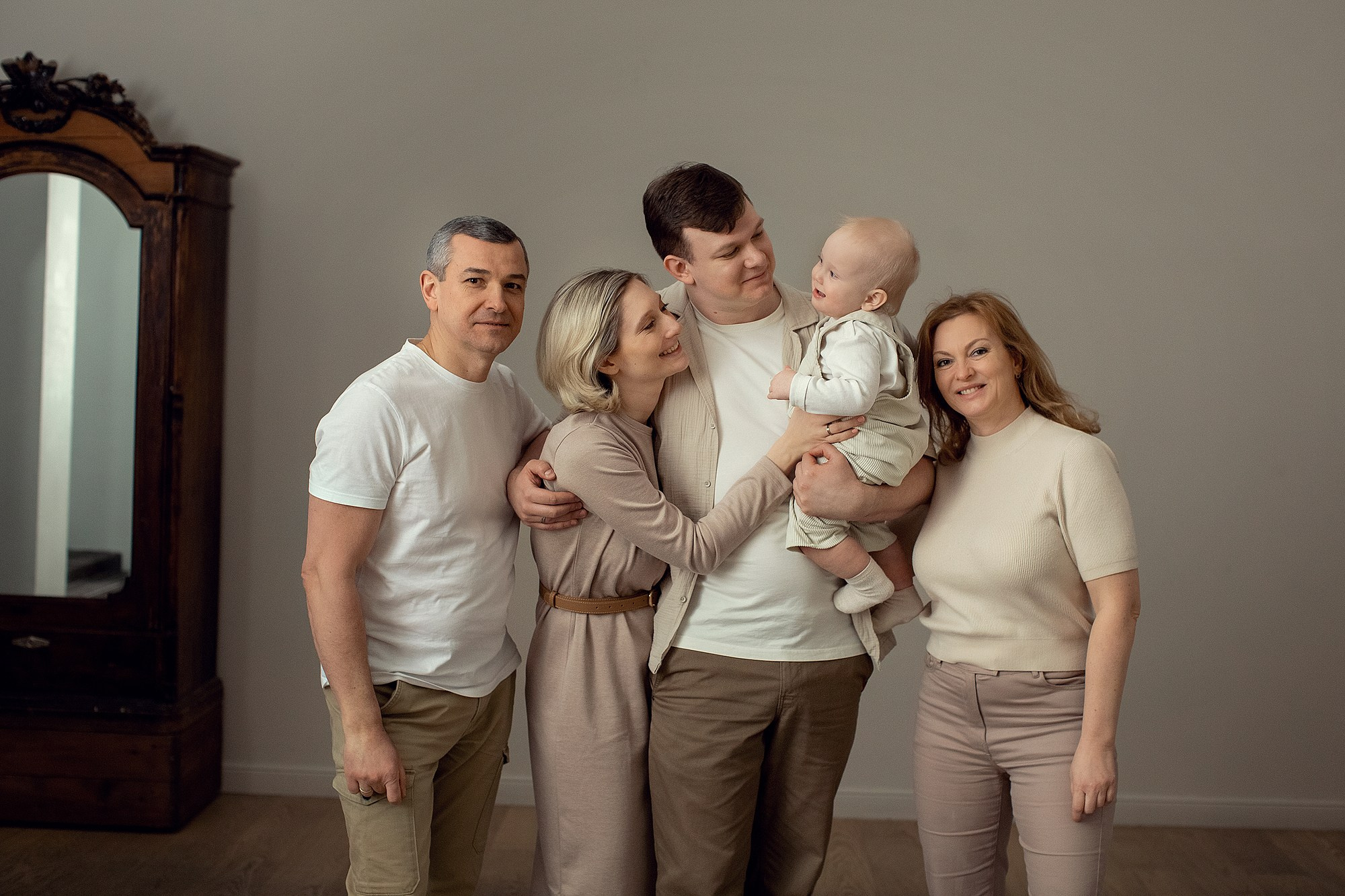 Фотосессия поколений в студии. Tatyana Nadezhdina Family photographer