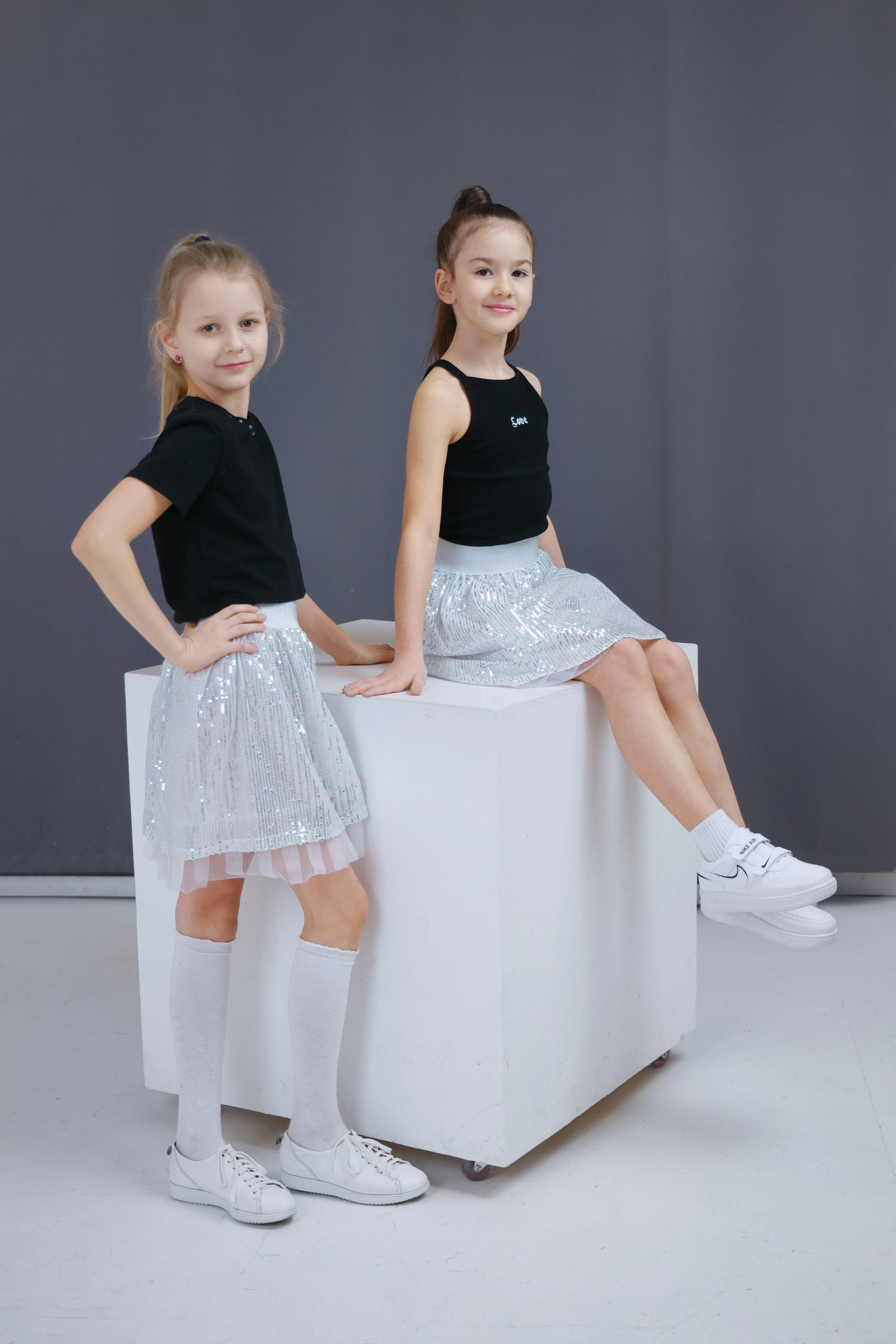 Фото детских платьев для рекламы на маркетплейсах. Фотограф, видеограф