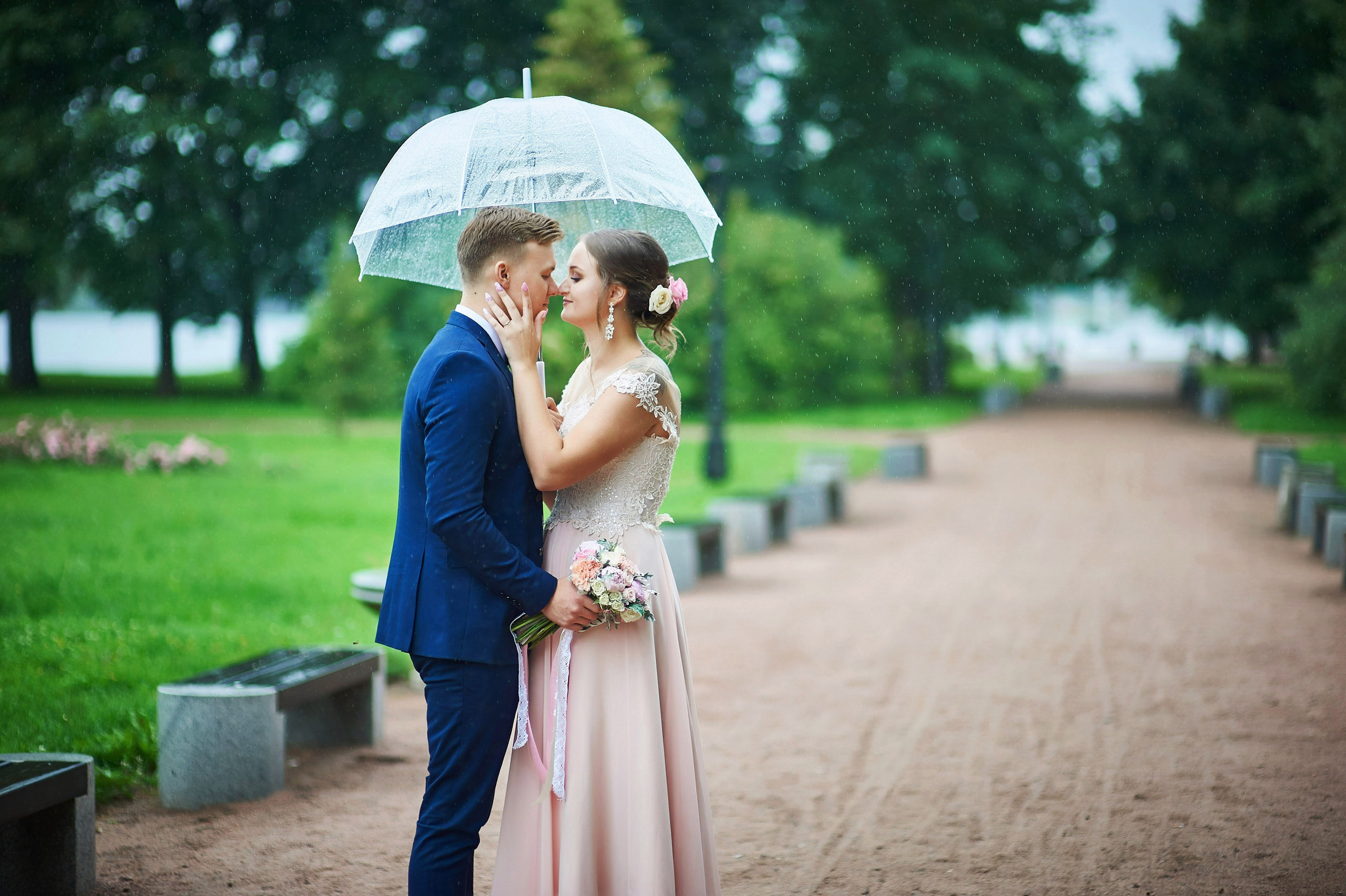 Ульяна и Дмитрий (свадебная прогулка в Сестрорецке под дождем, , фотосессия в верхнем парке Петергофа). Портретный, семейный и свадебный фотограф в Санкт-Петербурге и в Пушкине Ширяев Денис