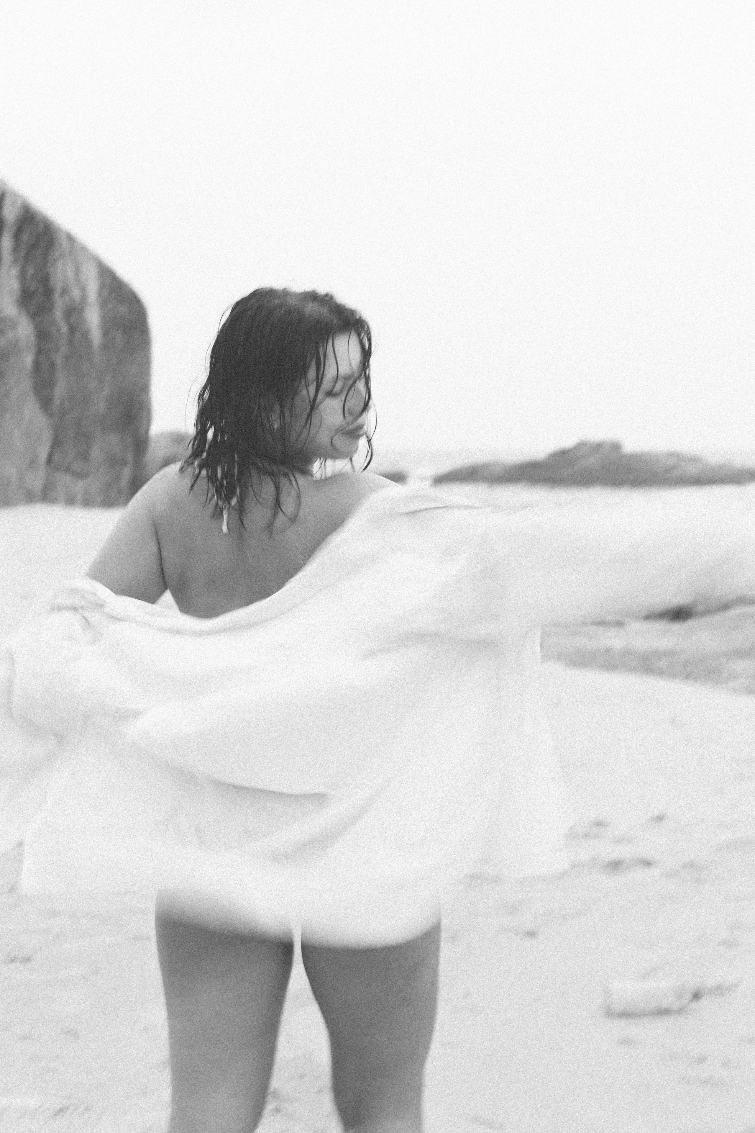 Фотосессия в Хиккадуве: романтичные кадры среди камней и волн. Фотограф на Шри-Ланке