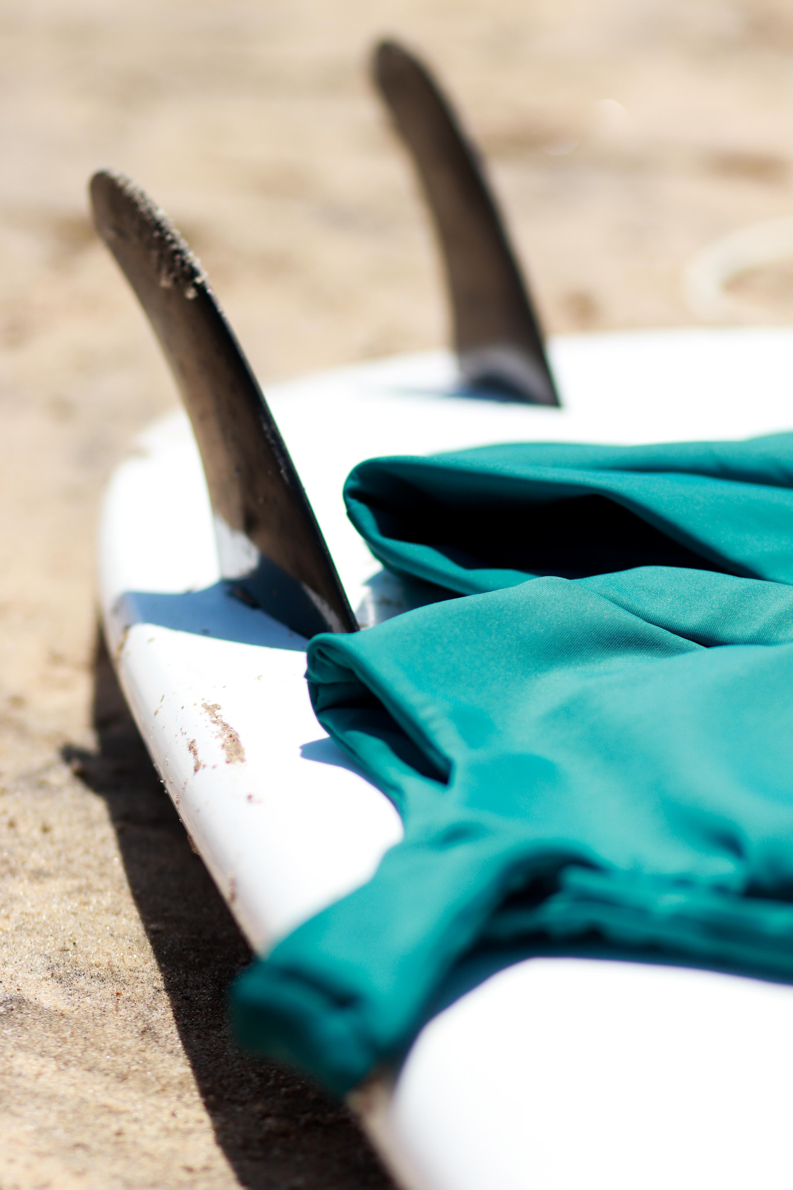 Коллекция купальников для серфинга. Фотограф на Шри-Ланке