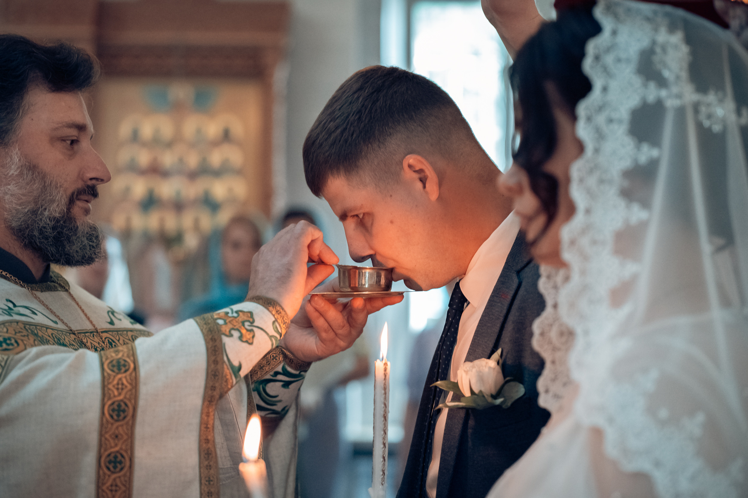 Венчание в Свято-Успенском монастыре г. Новомосковск. Церковный фотограф Севастополь
