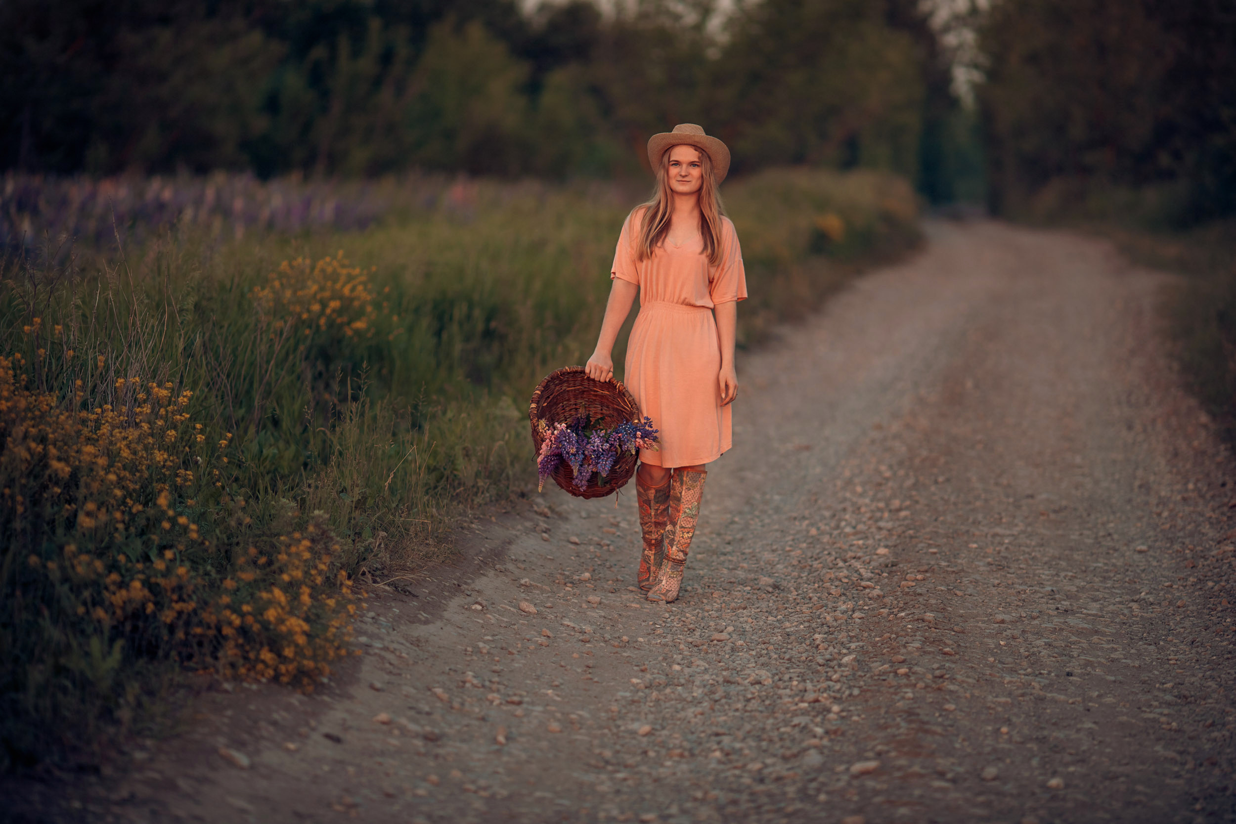 Женская съемка в люпинах. Церковный фотограф Севастополь