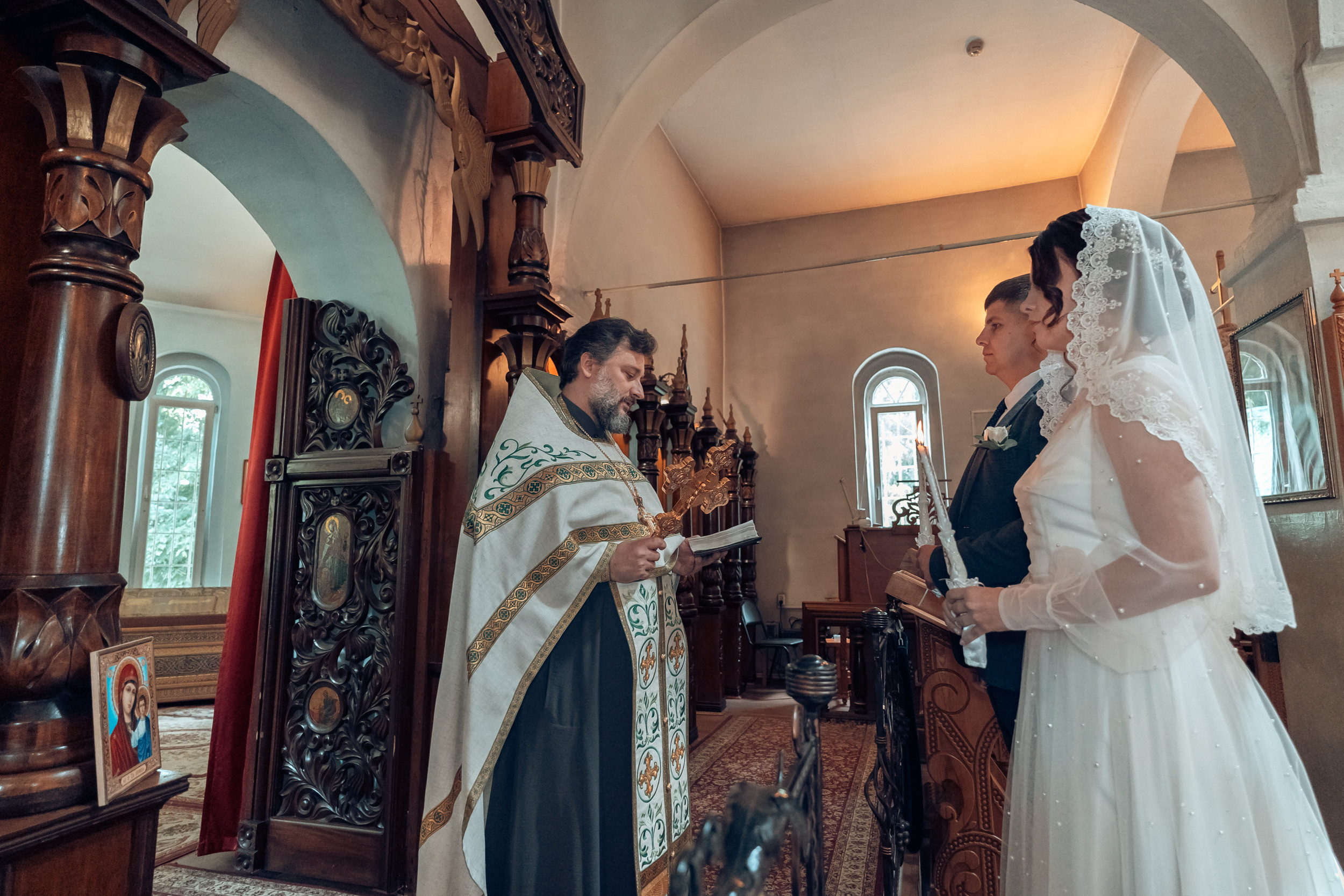 Венчание в Свято-Успенском монастыре г. Новомосковск. Церковный фотограф Севастополь