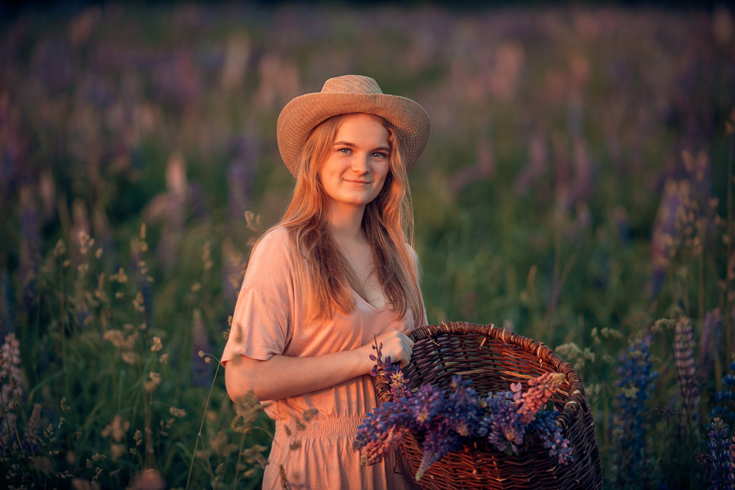 Женская съемка в люпинах. Церковный фотограф Севастополь