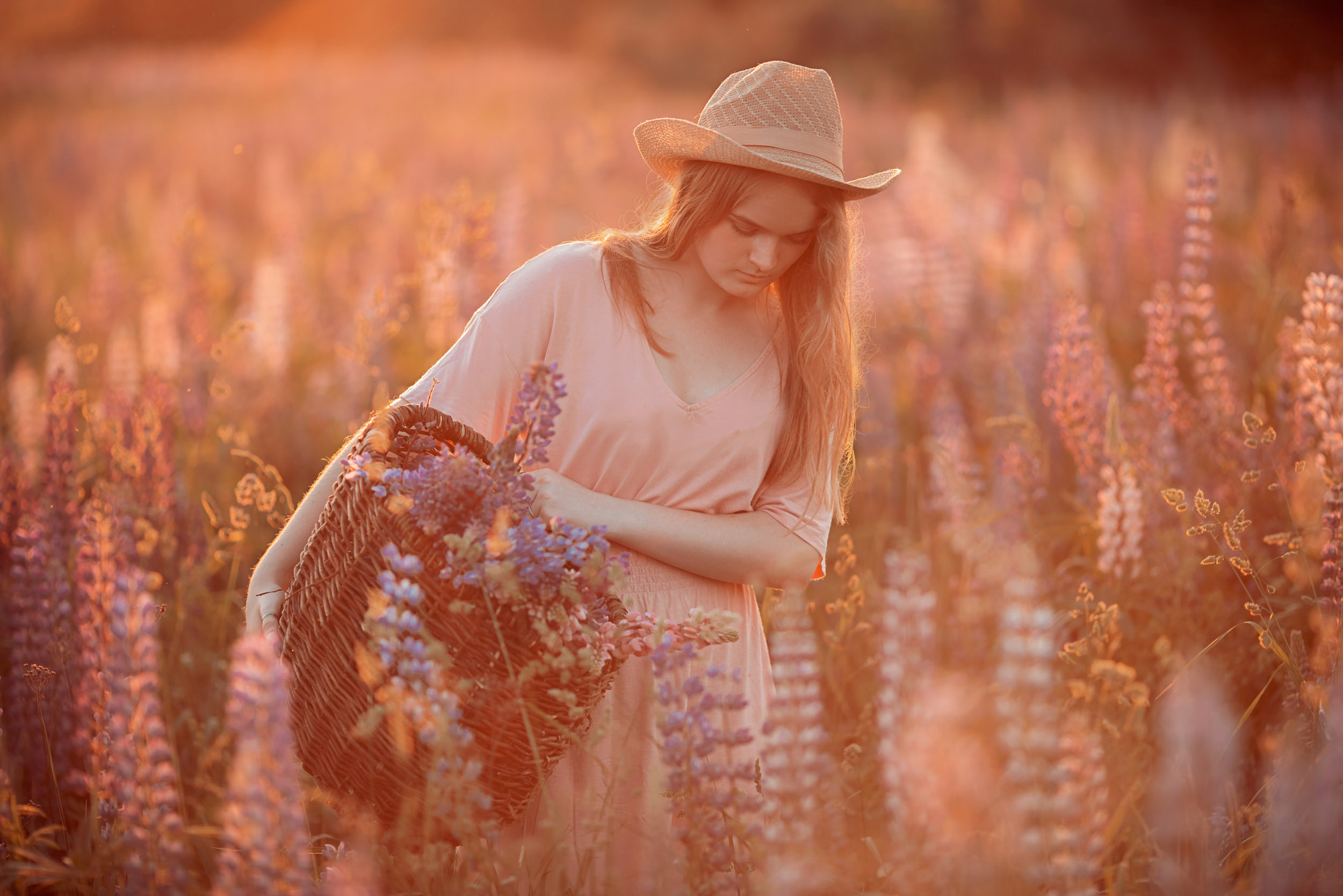 Женская съемка в люпинах. Церковный фотограф Севастополь