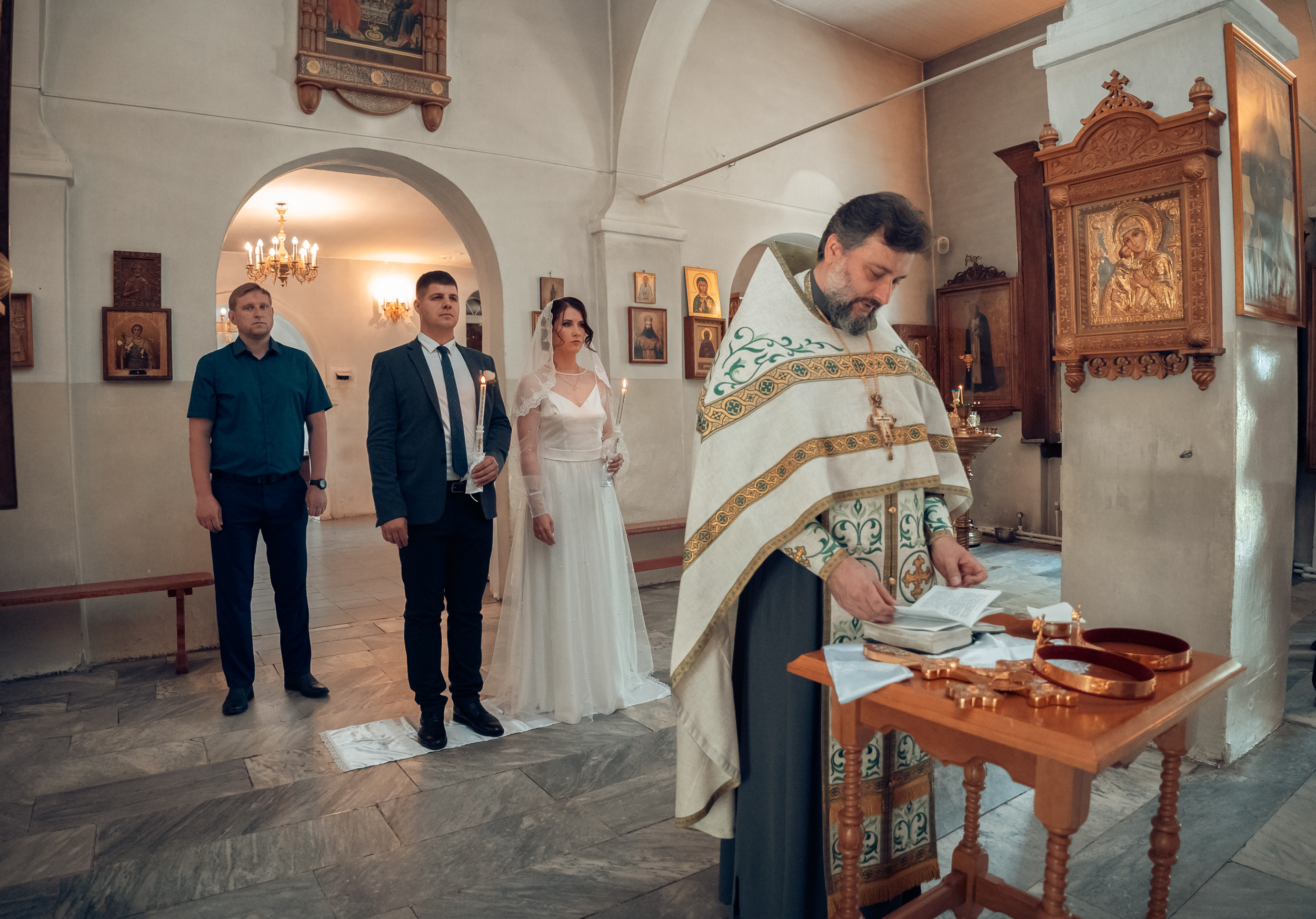 Венчание в Свято-Успенском монастыре г. Новомосковск. Церковный фотограф Севастополь