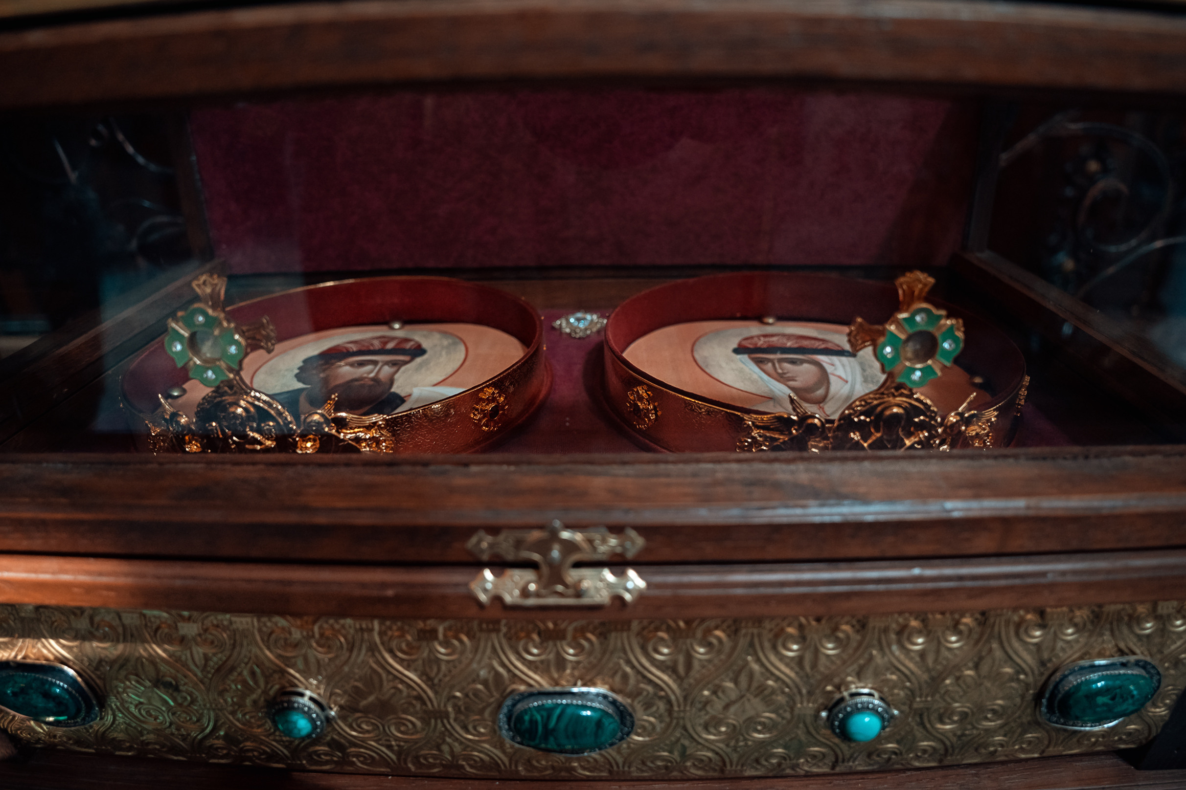 Венчание в Свято-Успенском монастыре г. Новомосковск. Церковный фотограф Севастополь