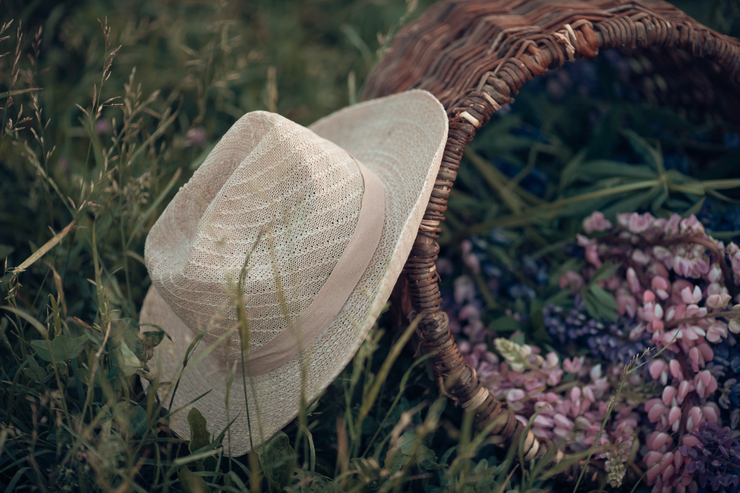 Женская съемка в люпинах. Церковный фотограф Севастополь