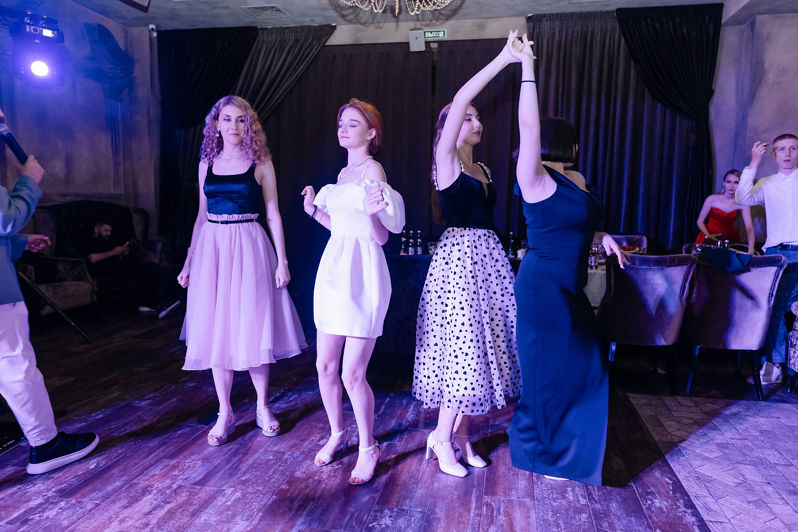 11 класс Гимназия 69. Фотограф и Видеограф в Краснодаре Юлия Солодченко