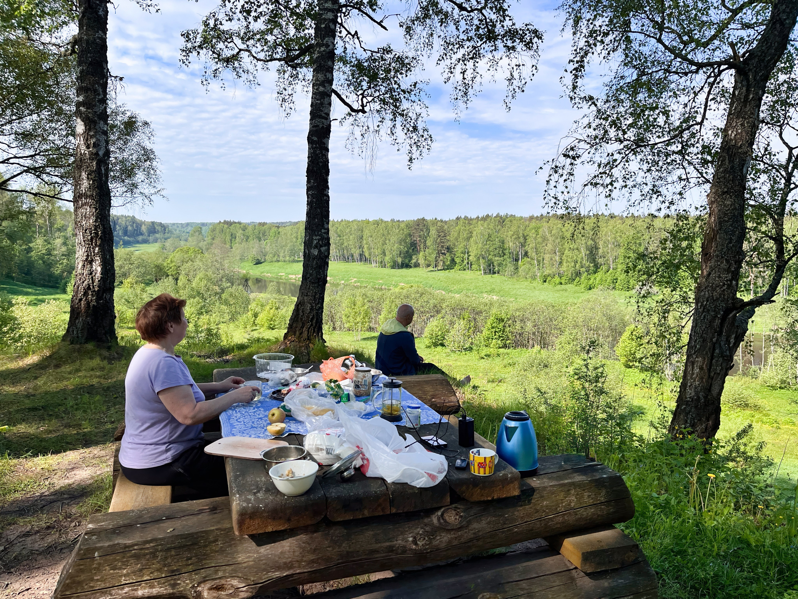 На берегу Угры. Конец мая 2024 года. Фотограф Никифоров-Гордеев Сергей. Москва и МО