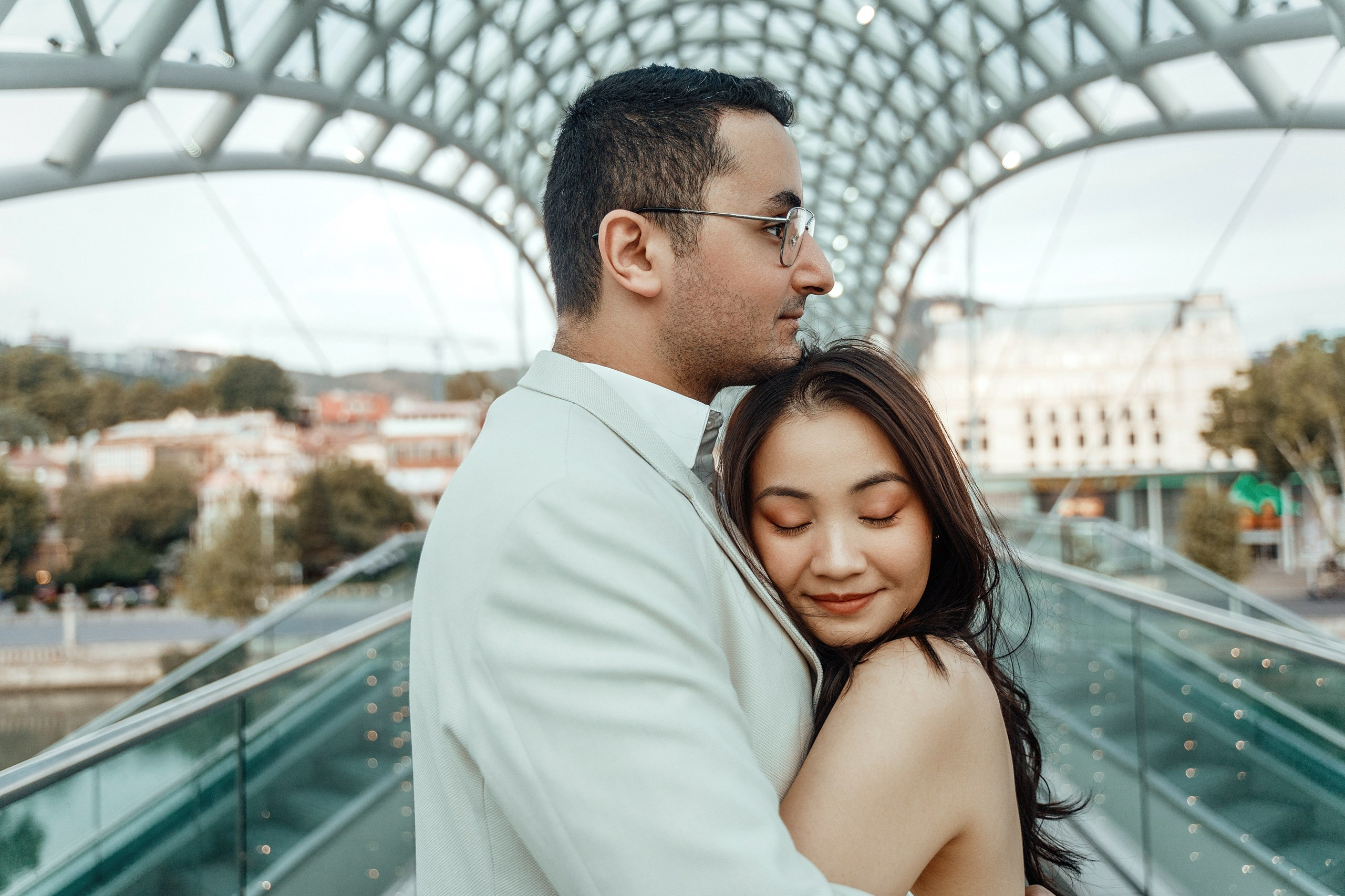 Alaeddine & Matika on the Peace Bridge in Tbilisi. Photographer Sergey Otkrytyi in Batumi & Tbilisi