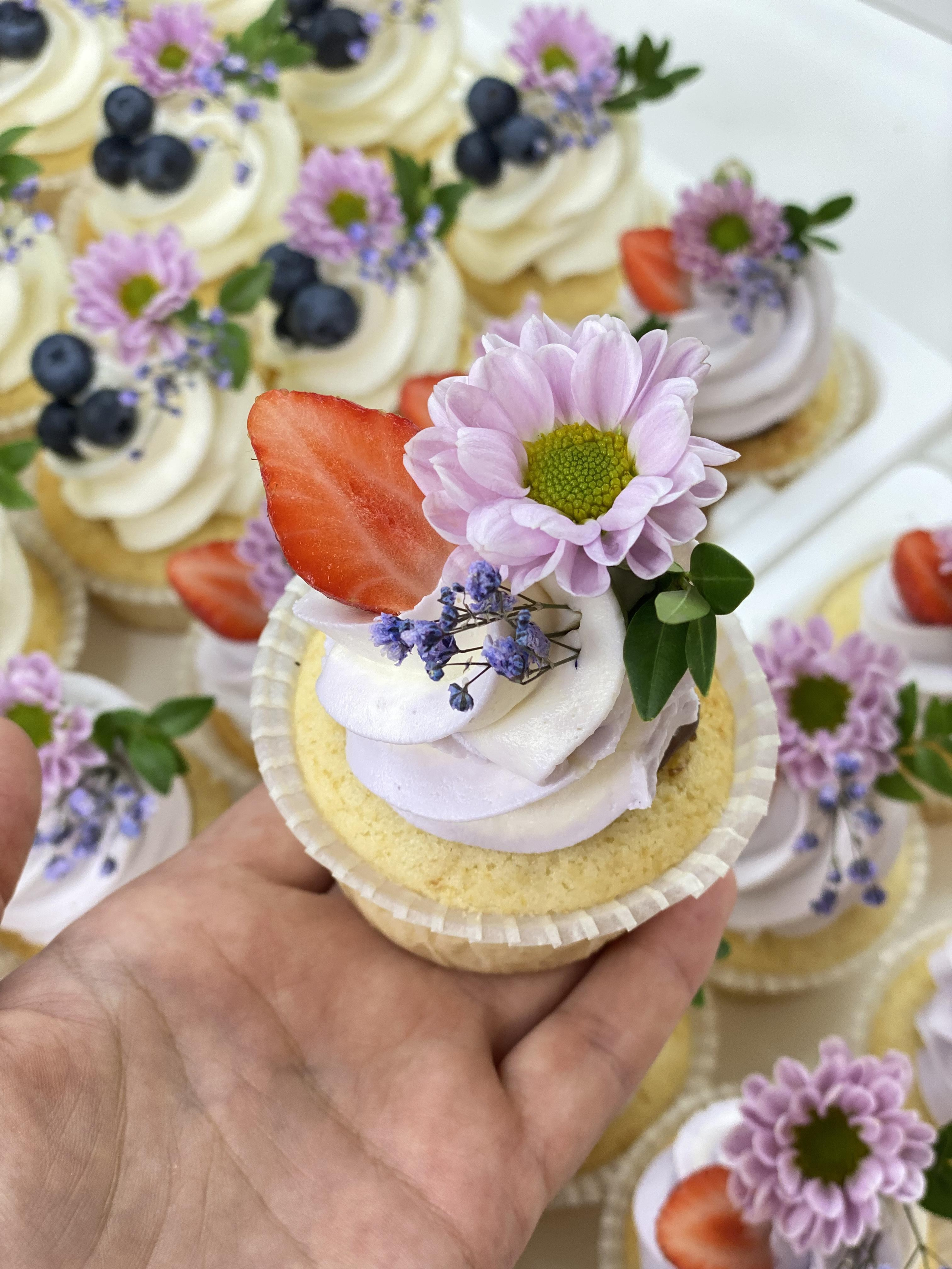 Капкейки фуршетные. Katyasugarsugar капкейки, зефир, торты Москва