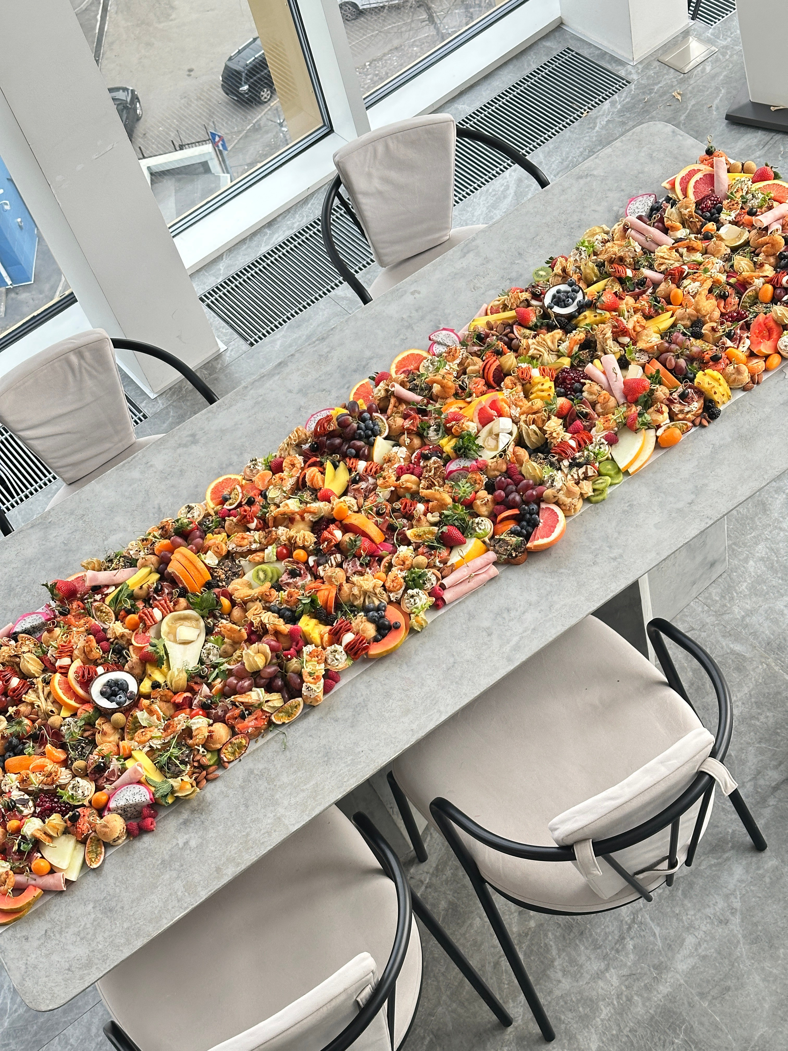 Столы. Выездной кейтеринг, съедобные букеты, торты и сладости на заказ