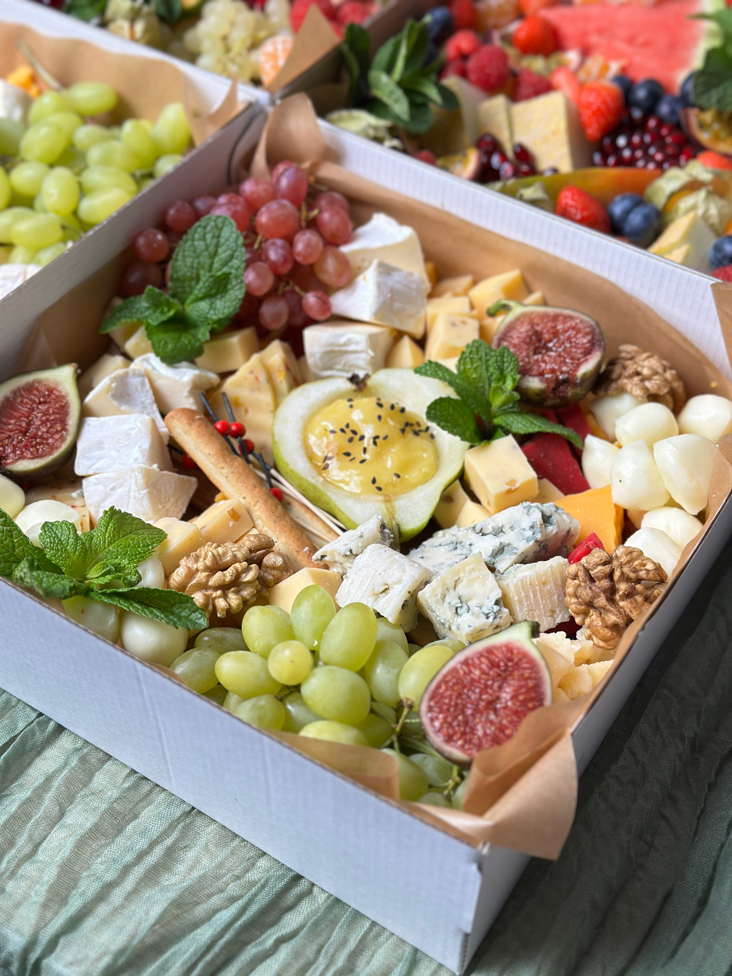 ГастроБоксы. Выездной кейтеринг, съедобные букеты, торты и сладости на заказ