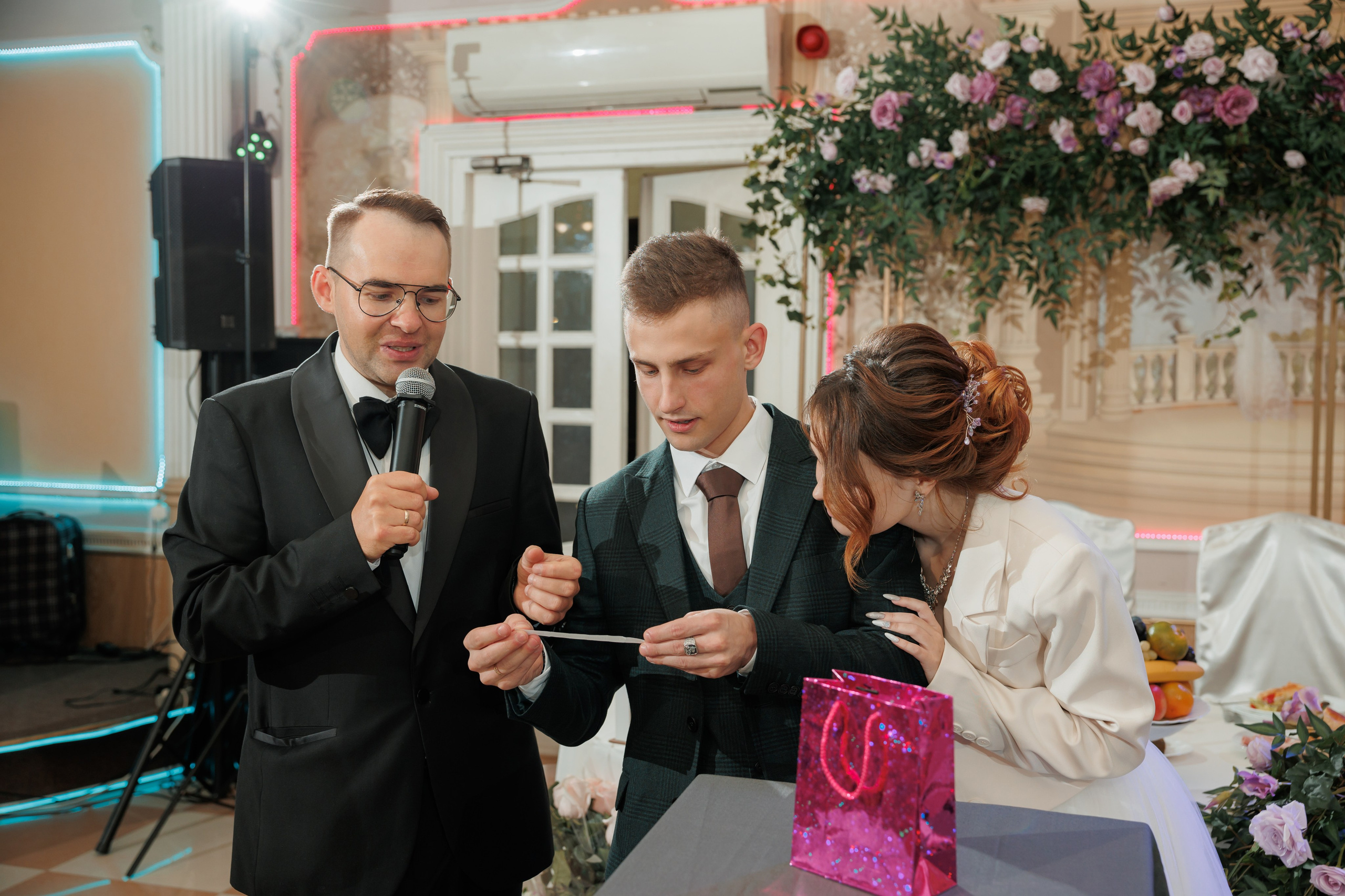 Константин и Дарья, ЗАГС ВДНХ, отель Soluxe, ресторан «Антик». Свадебный и репортажный фотограф (Москва, Королев и другие)