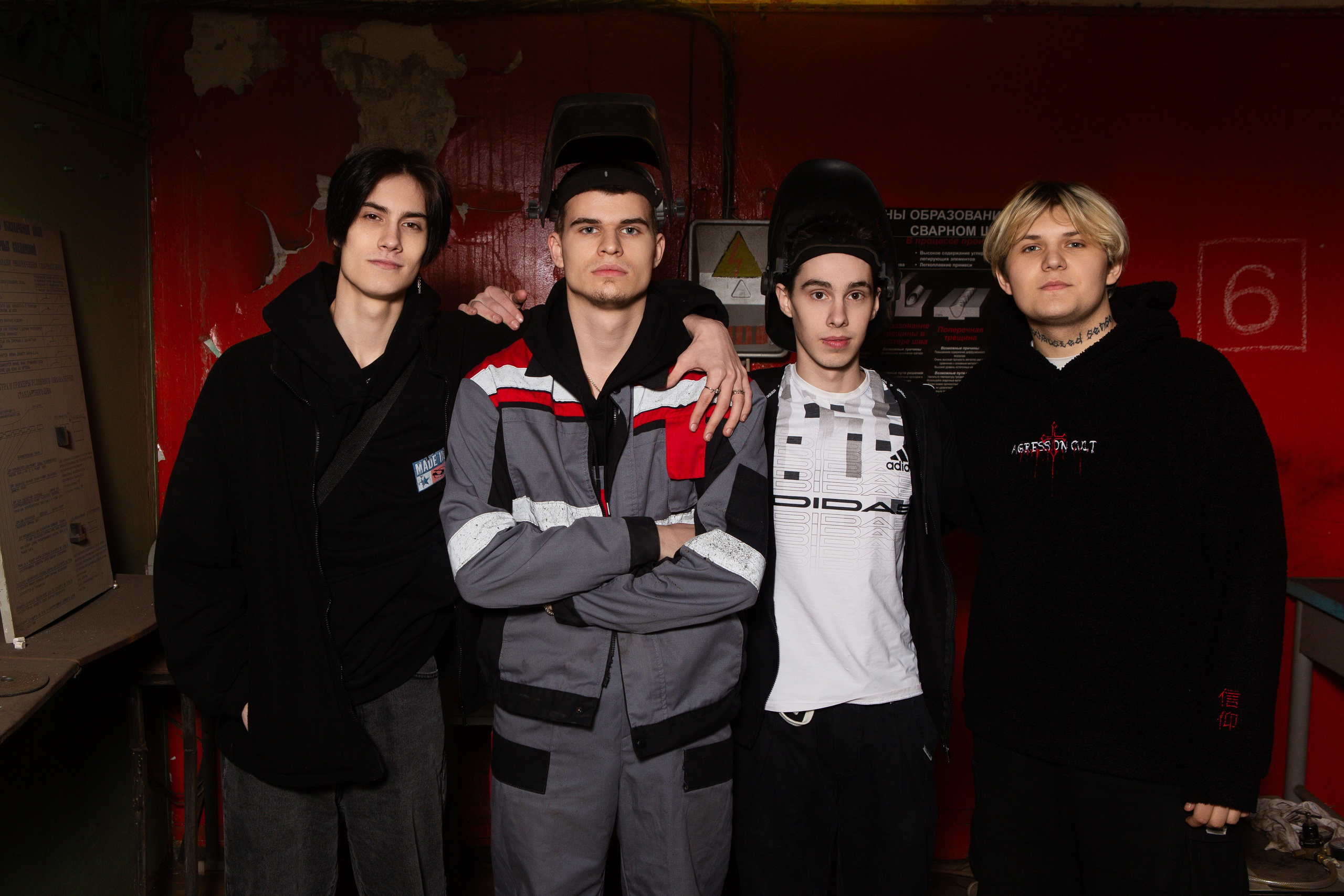 Фотосессия в Цеху для Выпускников Сварочного Производства | Твой Альбом Мценск. ТВОЙ АЛЬБОМ / ТВОИ ПРАВИЛА