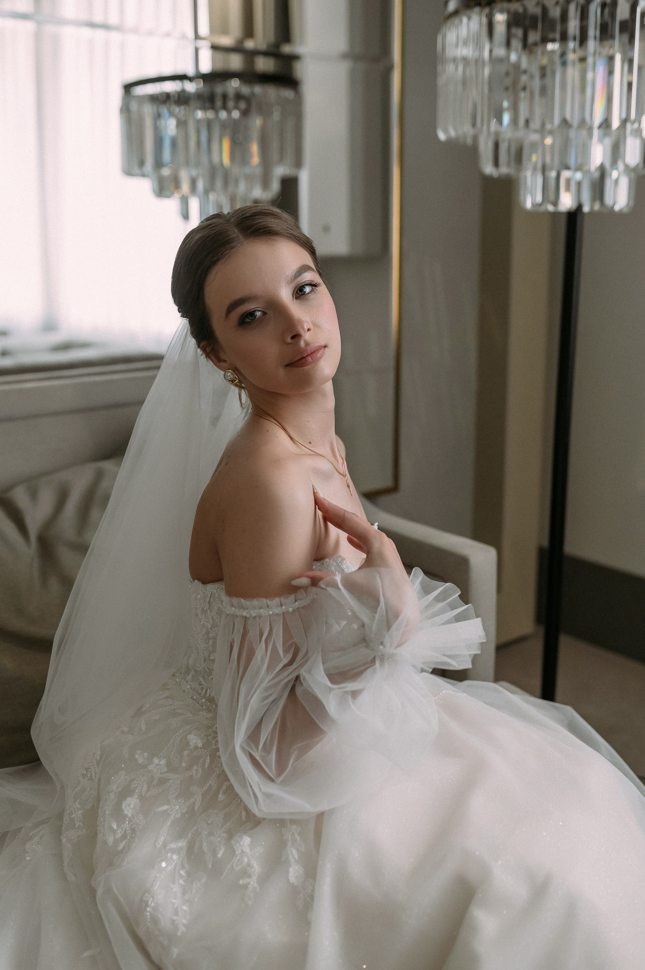 Свадебное утро и прогулка красивой яркой пары. Свадебный и семейный фотограф в Симферополе Дарья Маркова