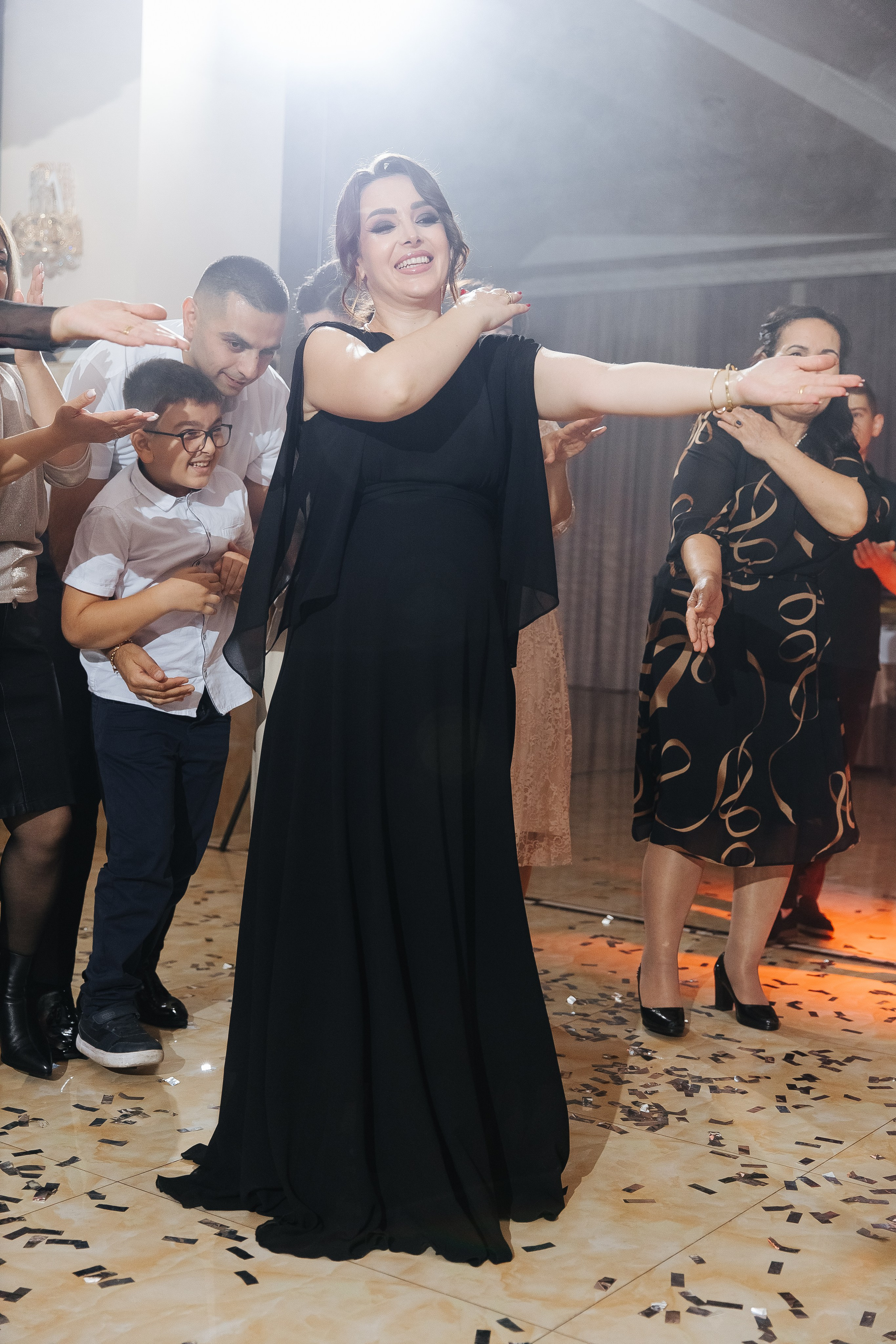 Ани и Назели. 35&5 День рождения, «Янтарь». Фотограф в Красноярске Надежда Воскресенская