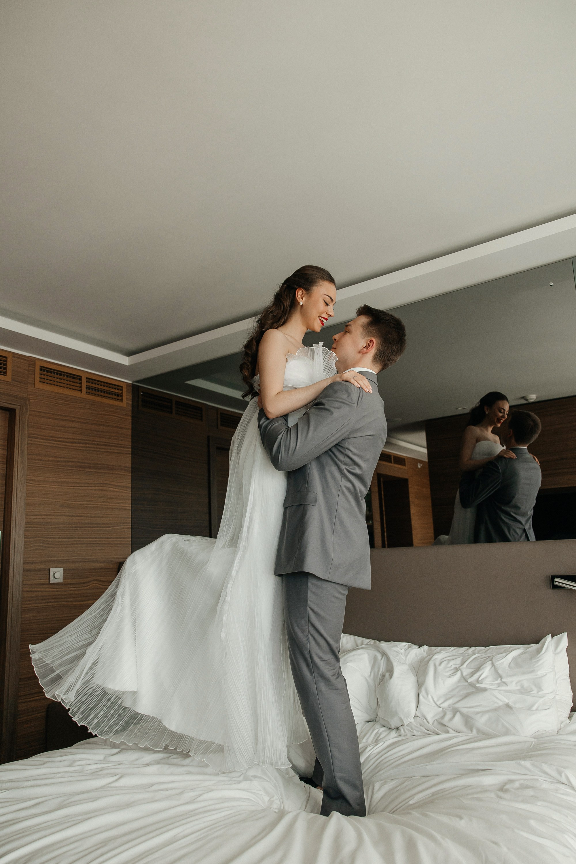 Свадебная фотосессия в номере отеля Рэдиссон Блу Олимпийский в Москве