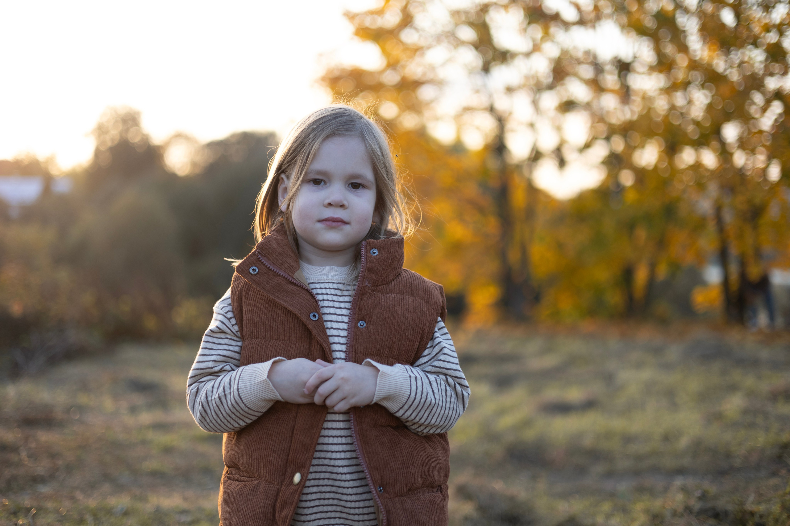 Осенняя прогулка папы с дочками. Семейный и детский фотограф в Москве Анастасия Мурга