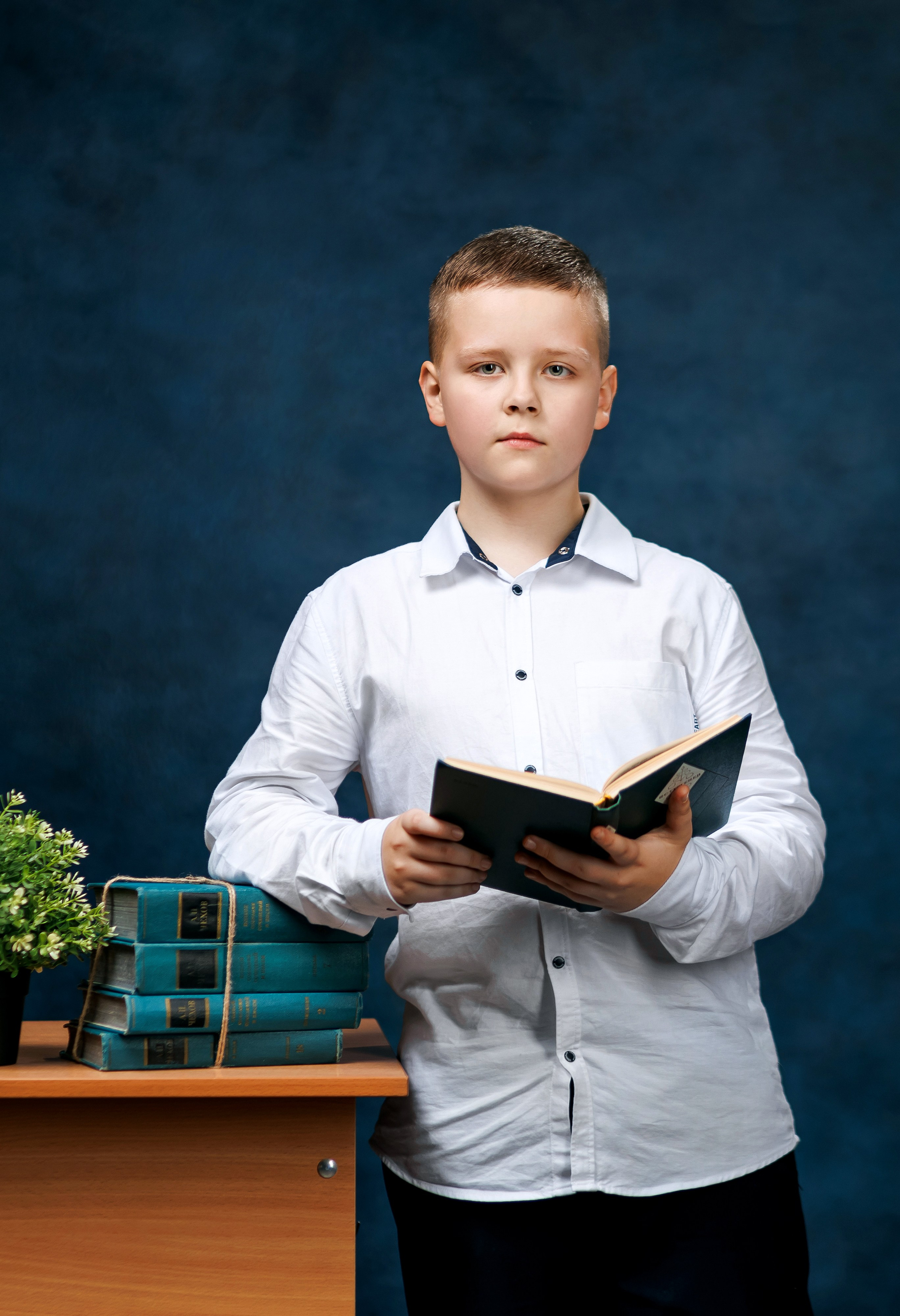 Портрет на синем холсте. Правильный Выпускной Альбом