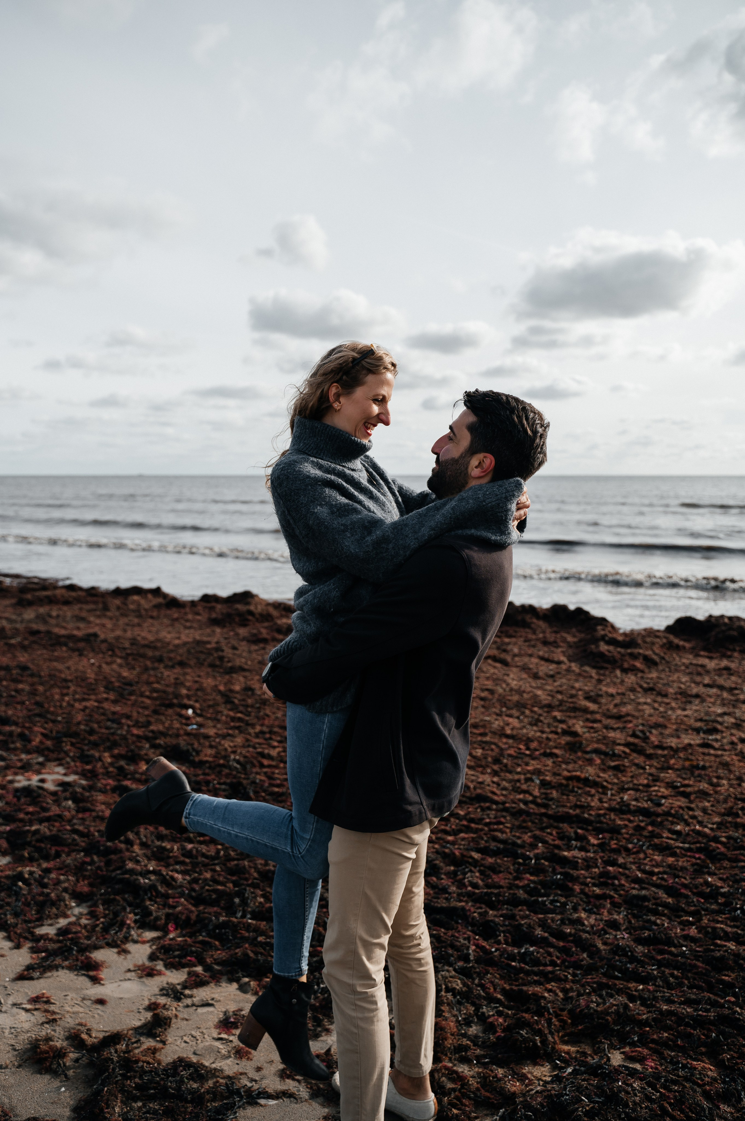 Parfotografering på Skrea strand | Fotograf i Falkenberg. Bröllops- och familjefotograf i Halmstad | Valentina