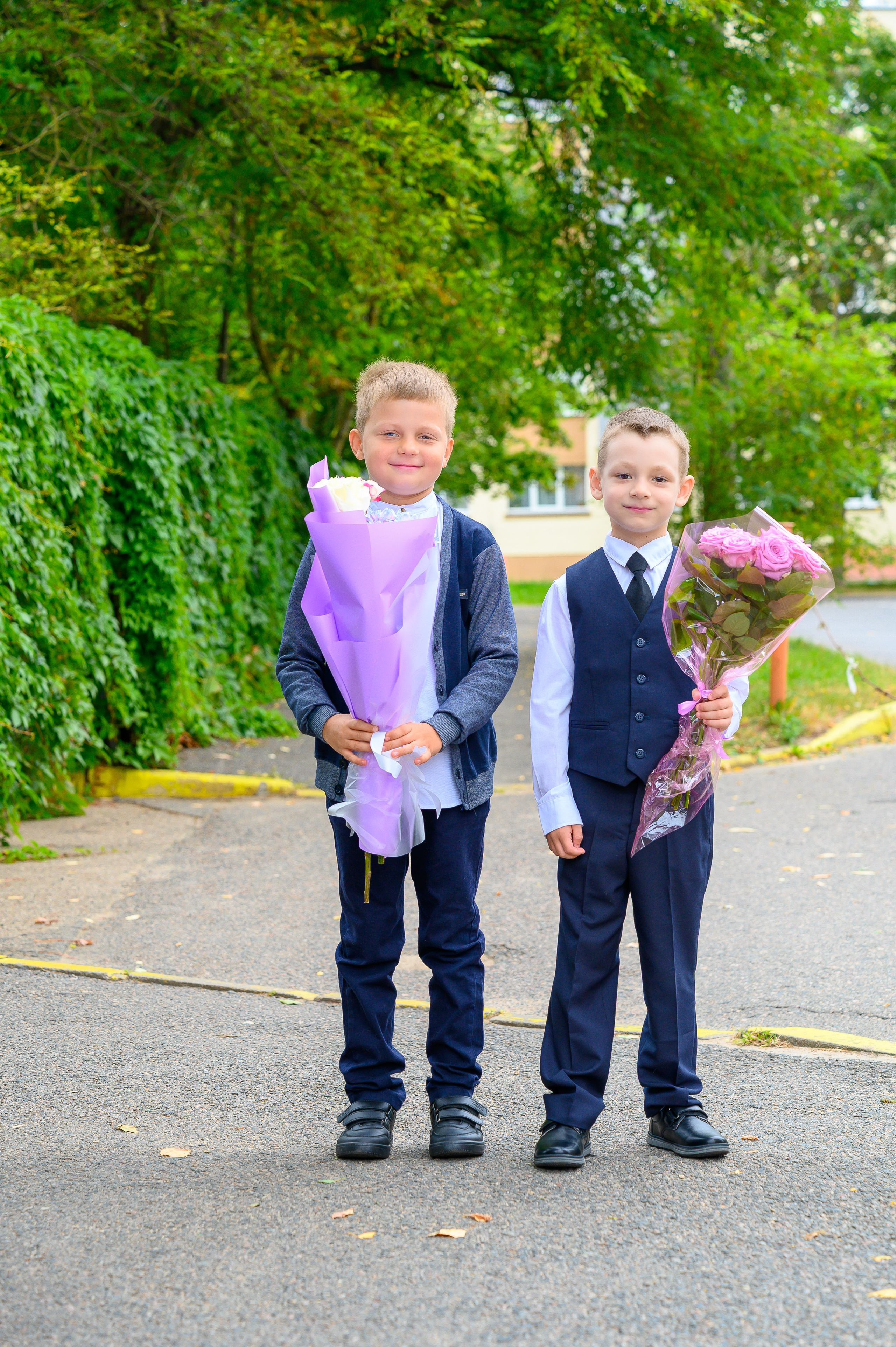 Вот звучит первый звонок, перед этим долгое приготовление к новому этапу в жизни, Яромир идет в школу. Фотоуслуги, услуги фотографа, фотографирование важных событий