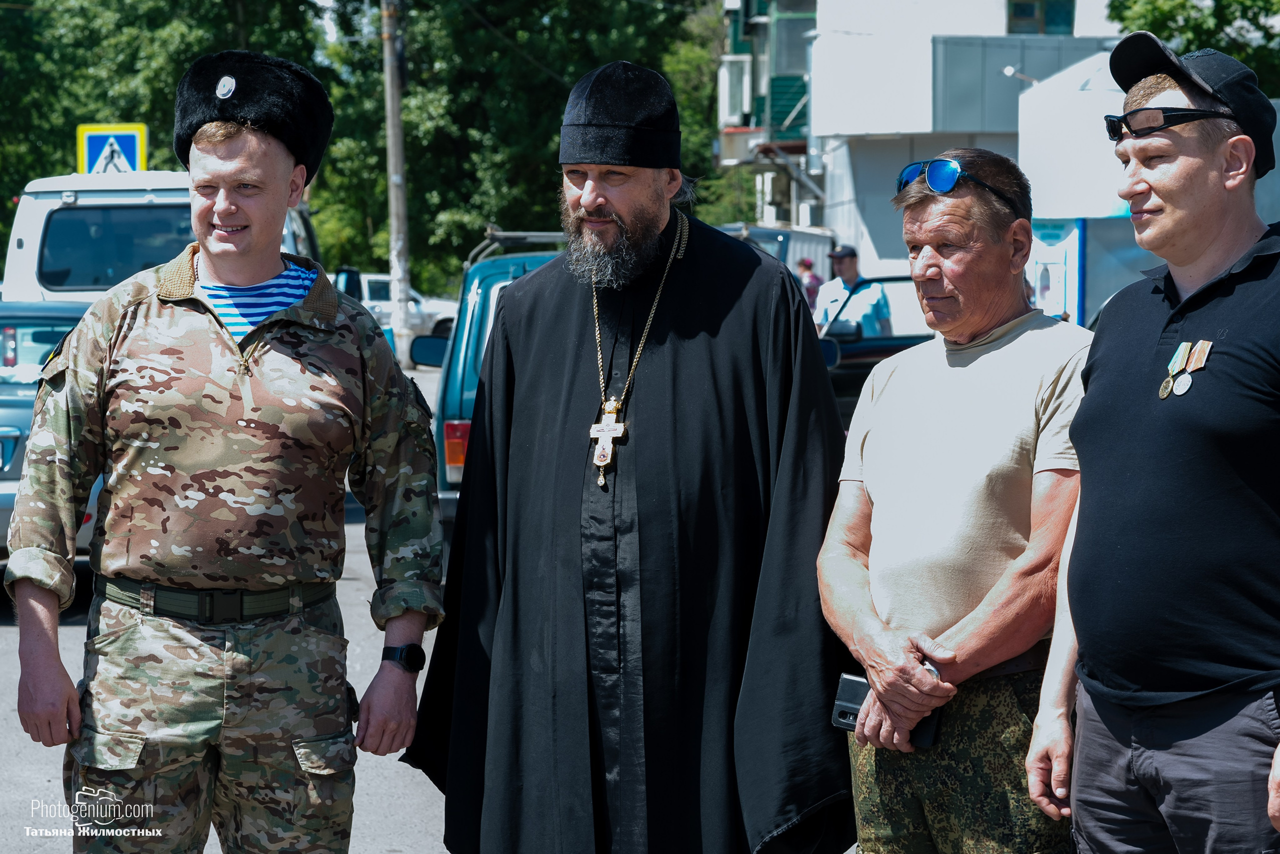 8 июня «Патриоты из Курска» сбор гуманитарной помощи у кинотеатра «Родина». Фотограф Нижний Новгород Татьяна Кейод