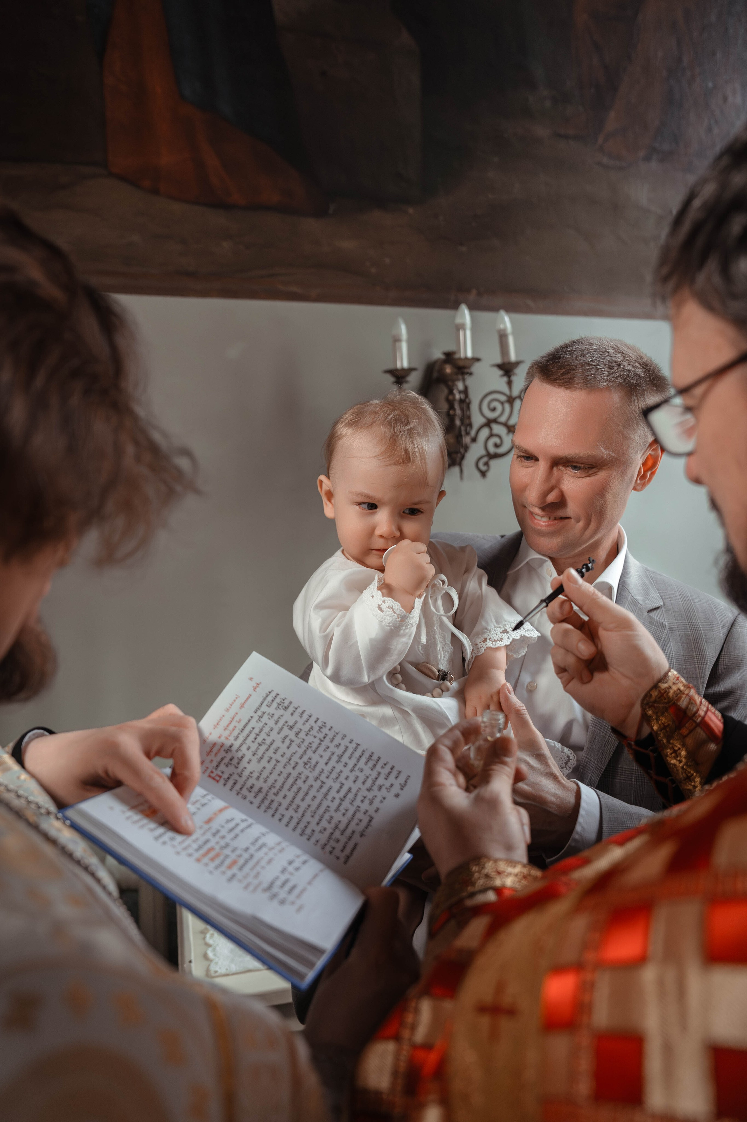 Крещение в Храме Большое Вознесение у Никитских Ворот. Фото- и видеосъёмка крещения и венчания. Фотограф на крещение Москва