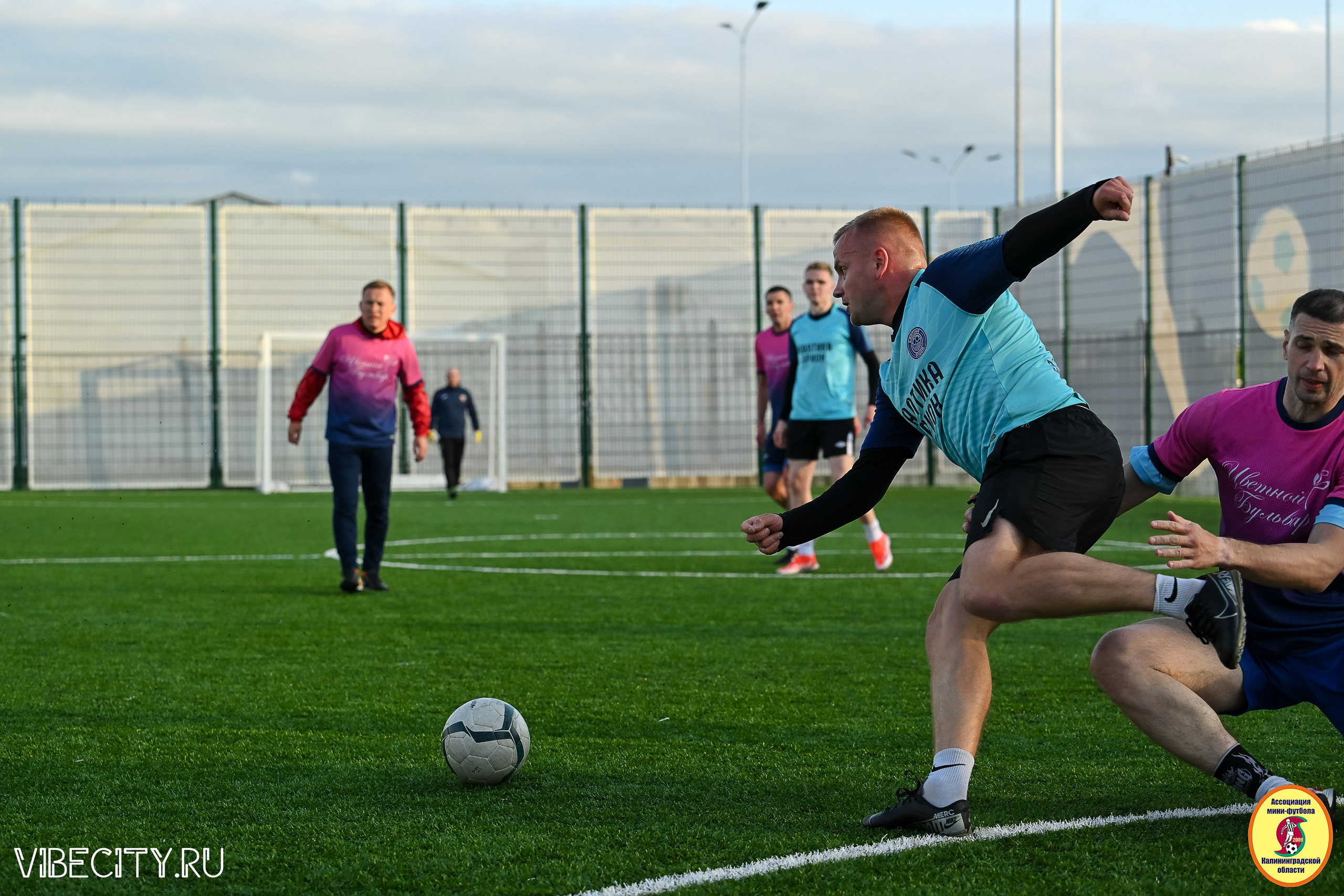 ИГРЫ МИНИ-ФУТБОЛЬНОЙ И КОРПОРАТИВНОЙ ЛИГИ. VIBECITY.RU Вайб Сити Ру Фоторепортажи Фотоотчеты Калининград